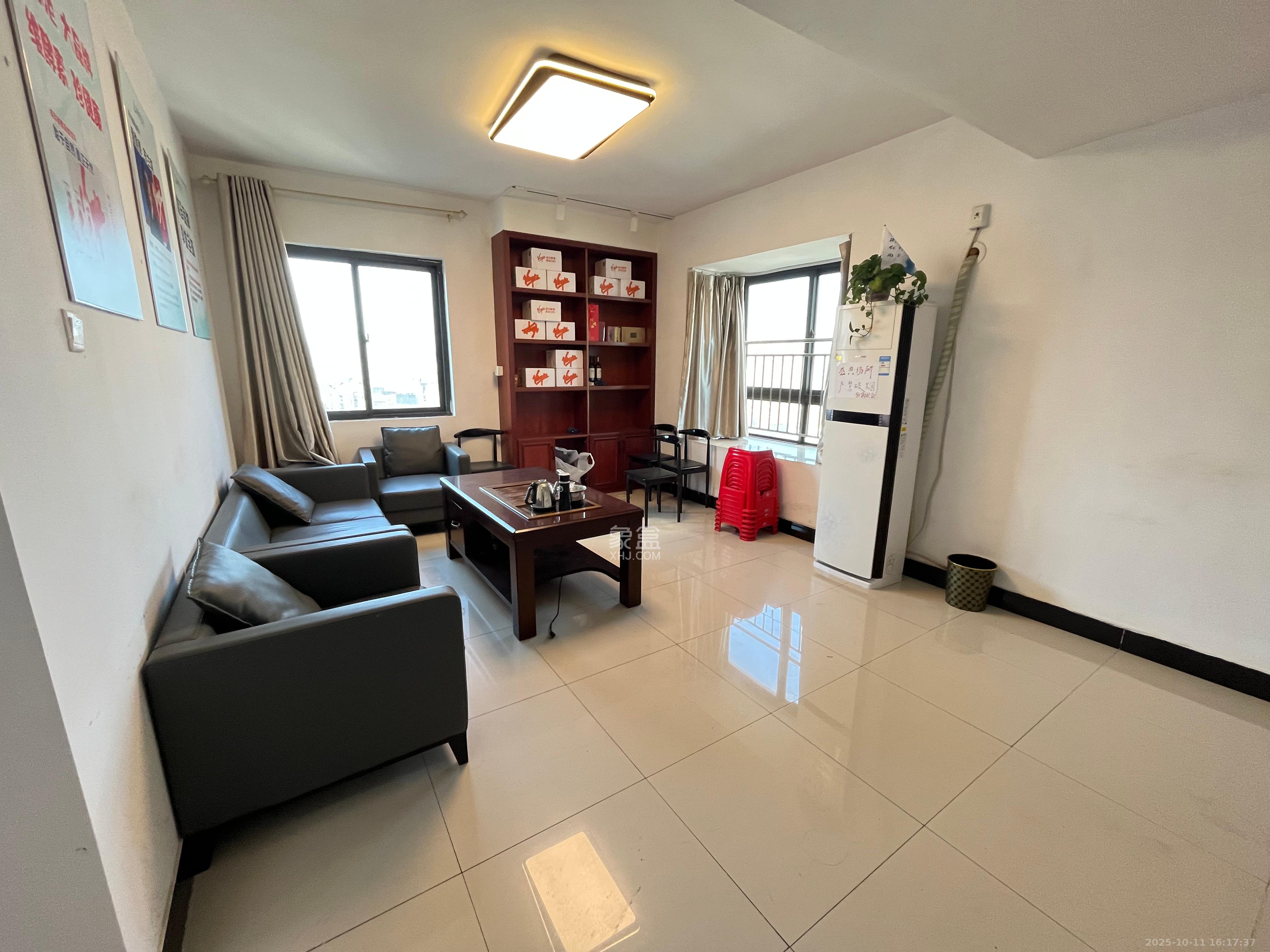 华城广场 3室2厅2卫 3400.0元/月 华城广场 3室2厅2卫 3400.0元/月室内图