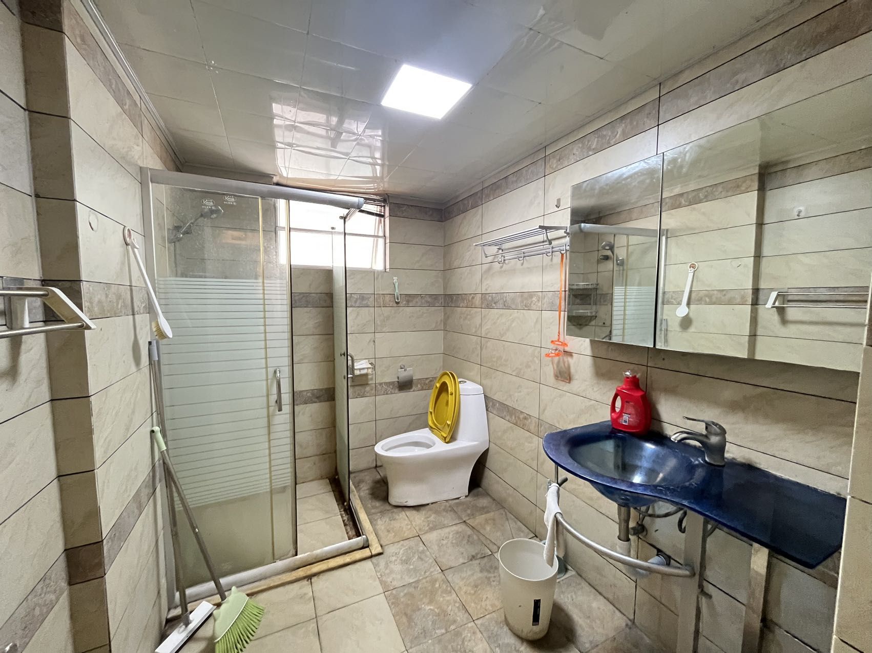 东方文华府  3室2厅2卫    140.0万客厅