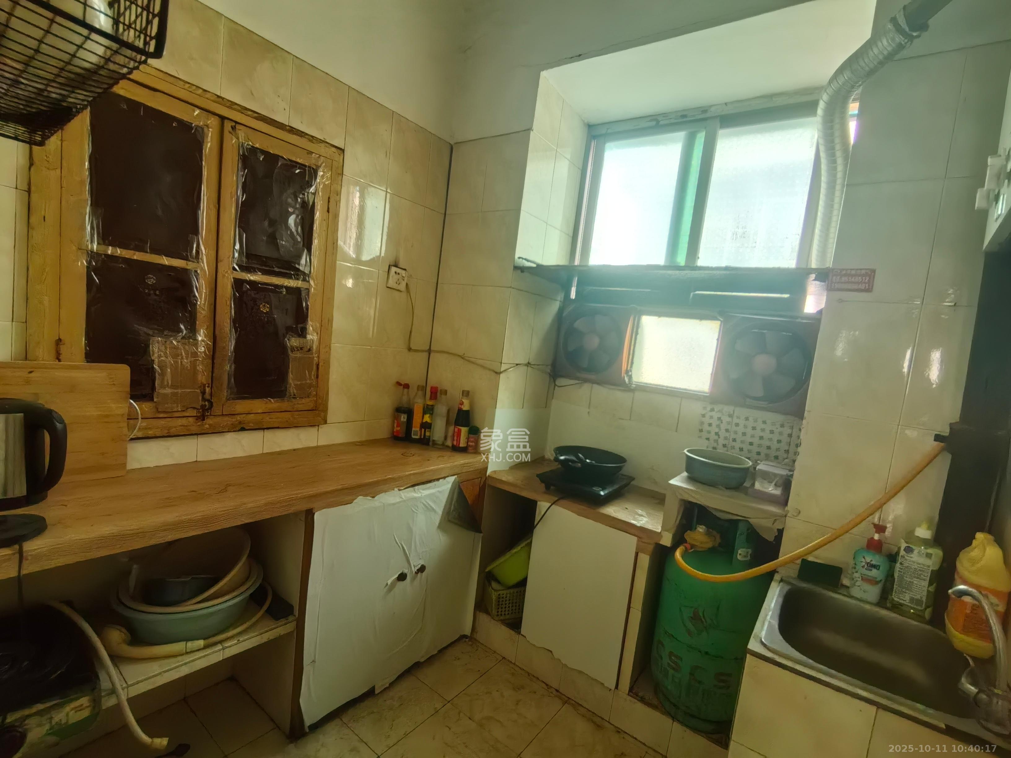 解放四村石子冲 1室0厅0卫 1100.0元/月 解放四村石子冲 1室0厅0卫 1100.0元/月室内图