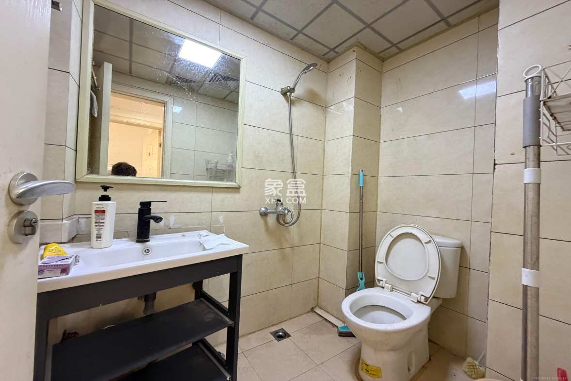 蓝湾国际广场 3室2厅1卫 2400.0元/月 蓝湾国际广场 3室2厅1卫 2400.0元/月室内图