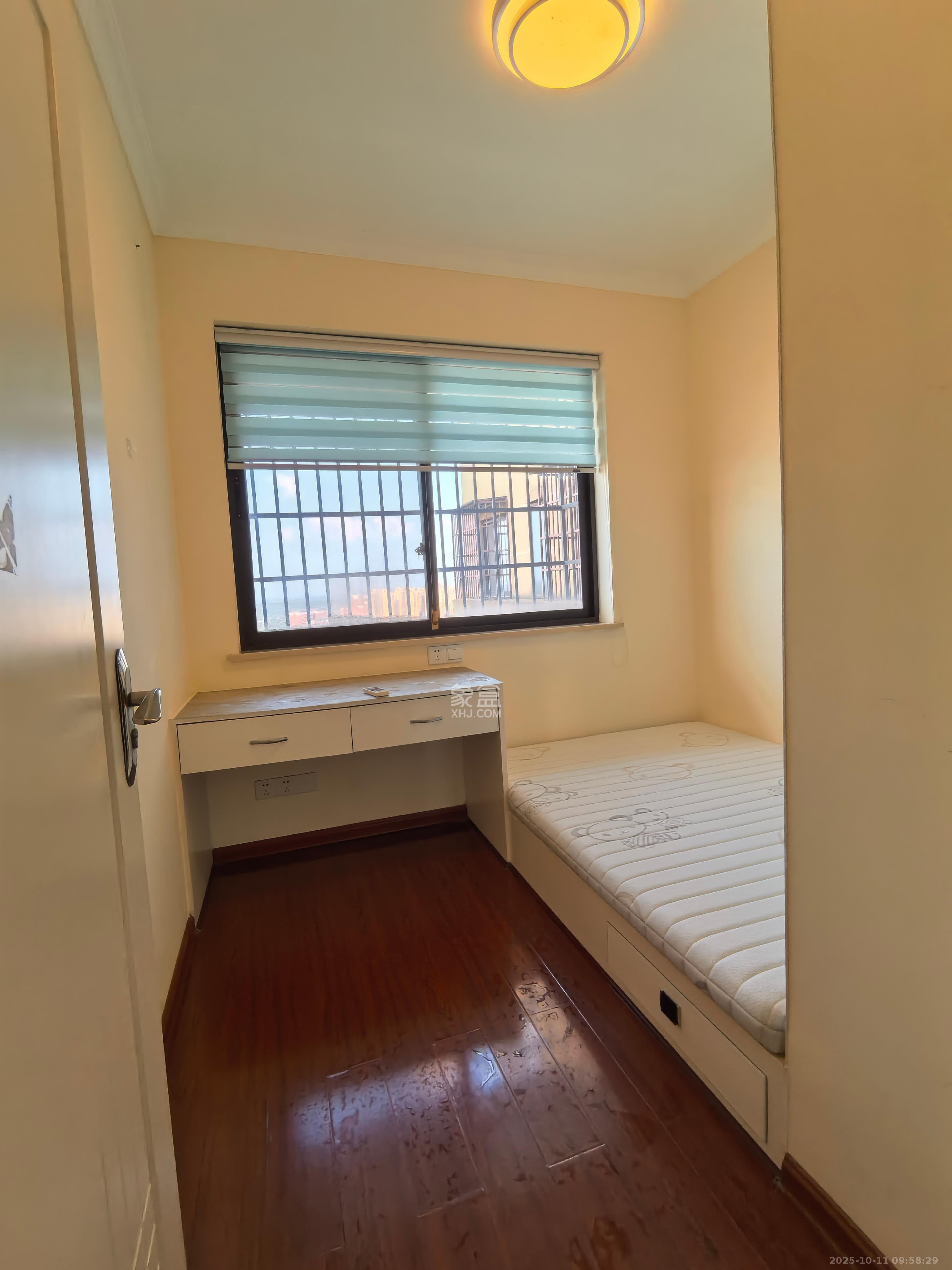 华润置地广场一期  3室2厅2卫    2000.0元/月室内图