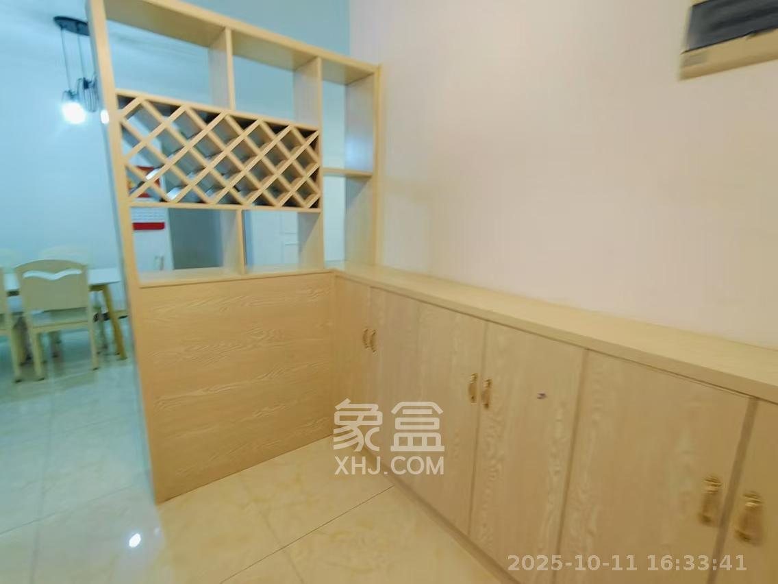 怡海星城  3室2厅2卫    2000.0元/月室内图