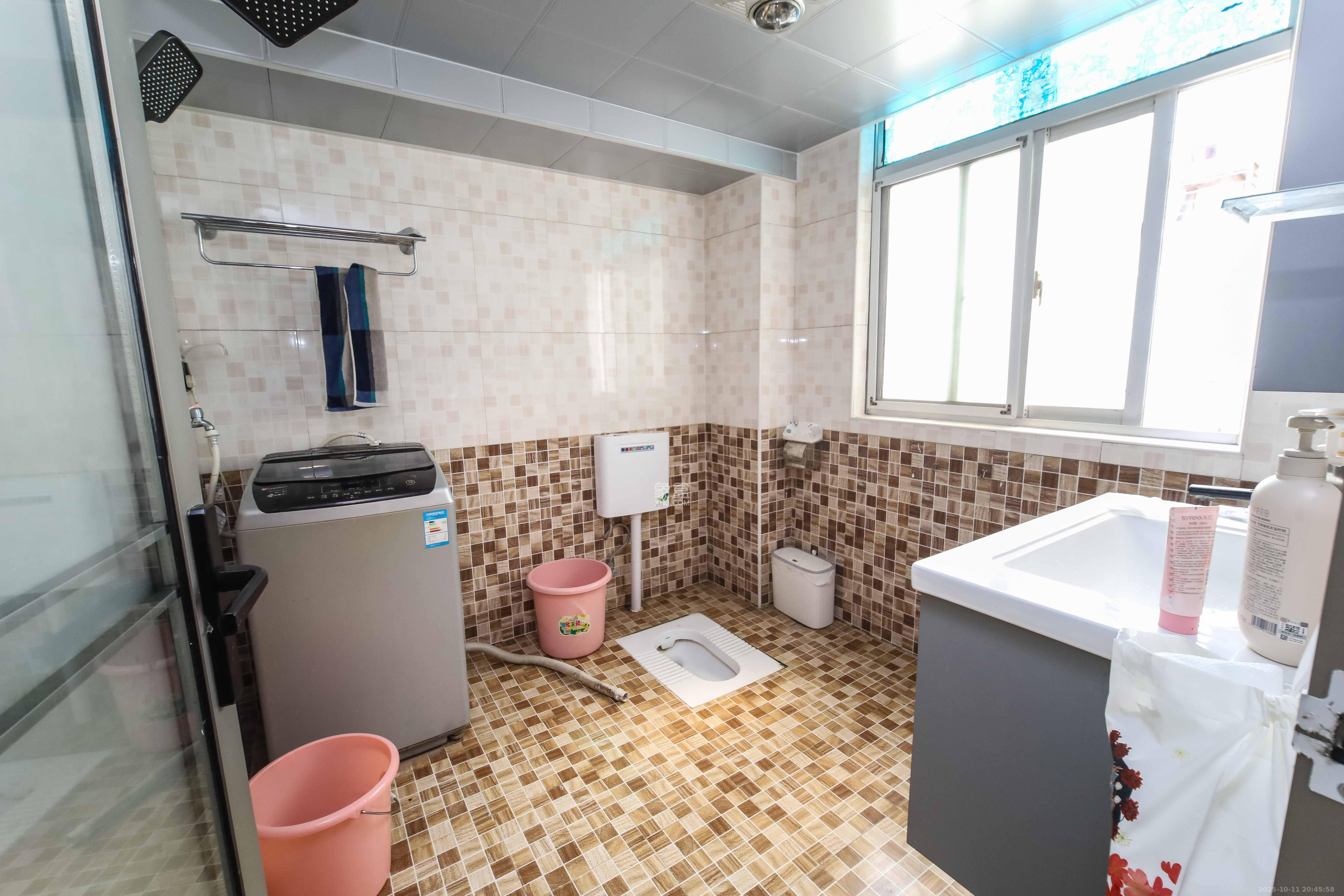 高桥现代商贸城 3室2厅2卫 88.0万 高桥现代商贸城 3室2厅2卫 88.0万卫生间