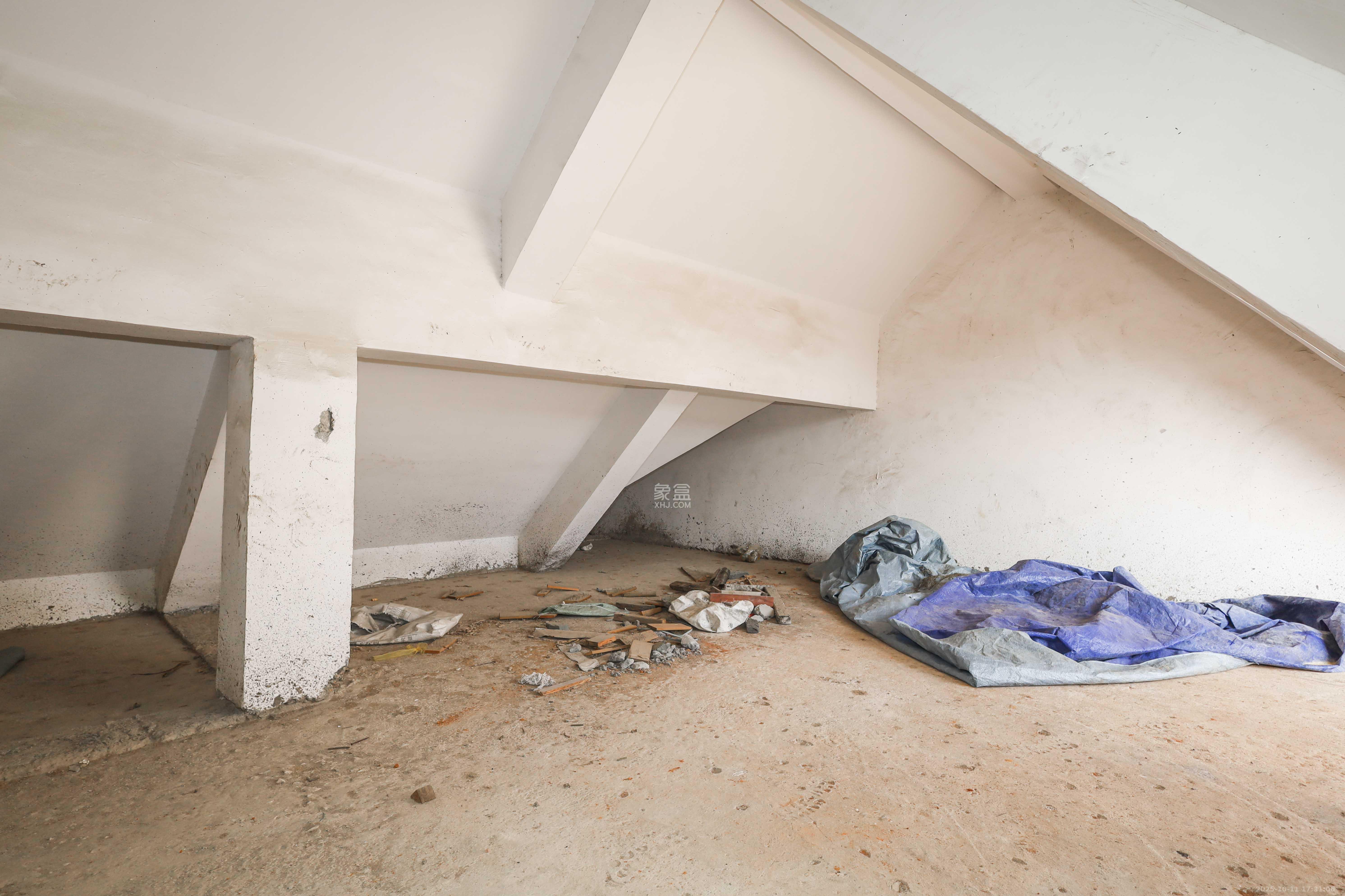 山水英伦  5室3厅3卫    235.0万其他