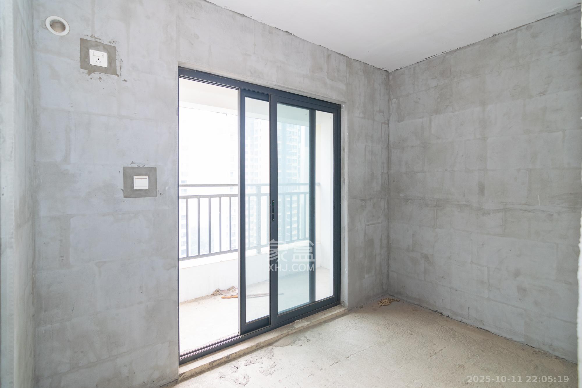 中粮鸿云 4室2厅2卫 80.0万 中粮鸿云 4室2厅2卫 80.0万卧室