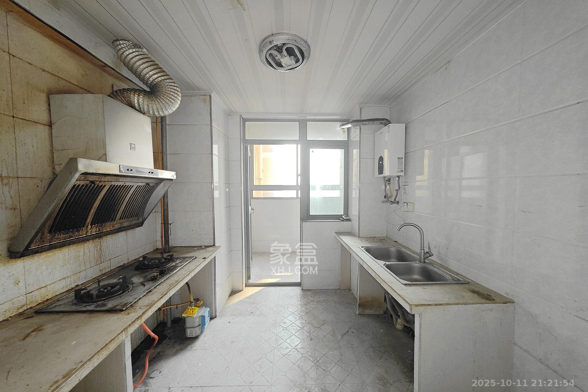 新城新世界一二三期  3室2厅1卫    122.0万 新城新世界一二三期  3室2厅1卫    122.0万厨房