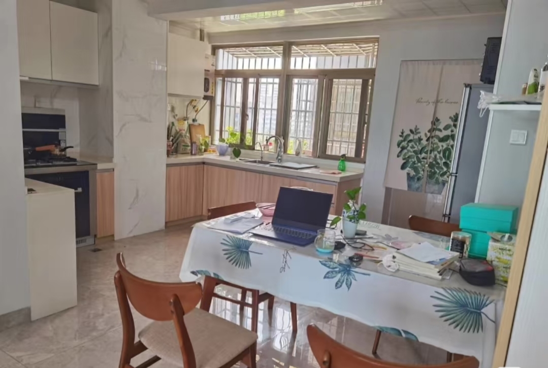 省委党校宿舍(红城湖路)  3室2厅1卫    3300.0元/月 省委党校宿舍(红城湖路)  3室2厅1卫    3300.0元/月室内图