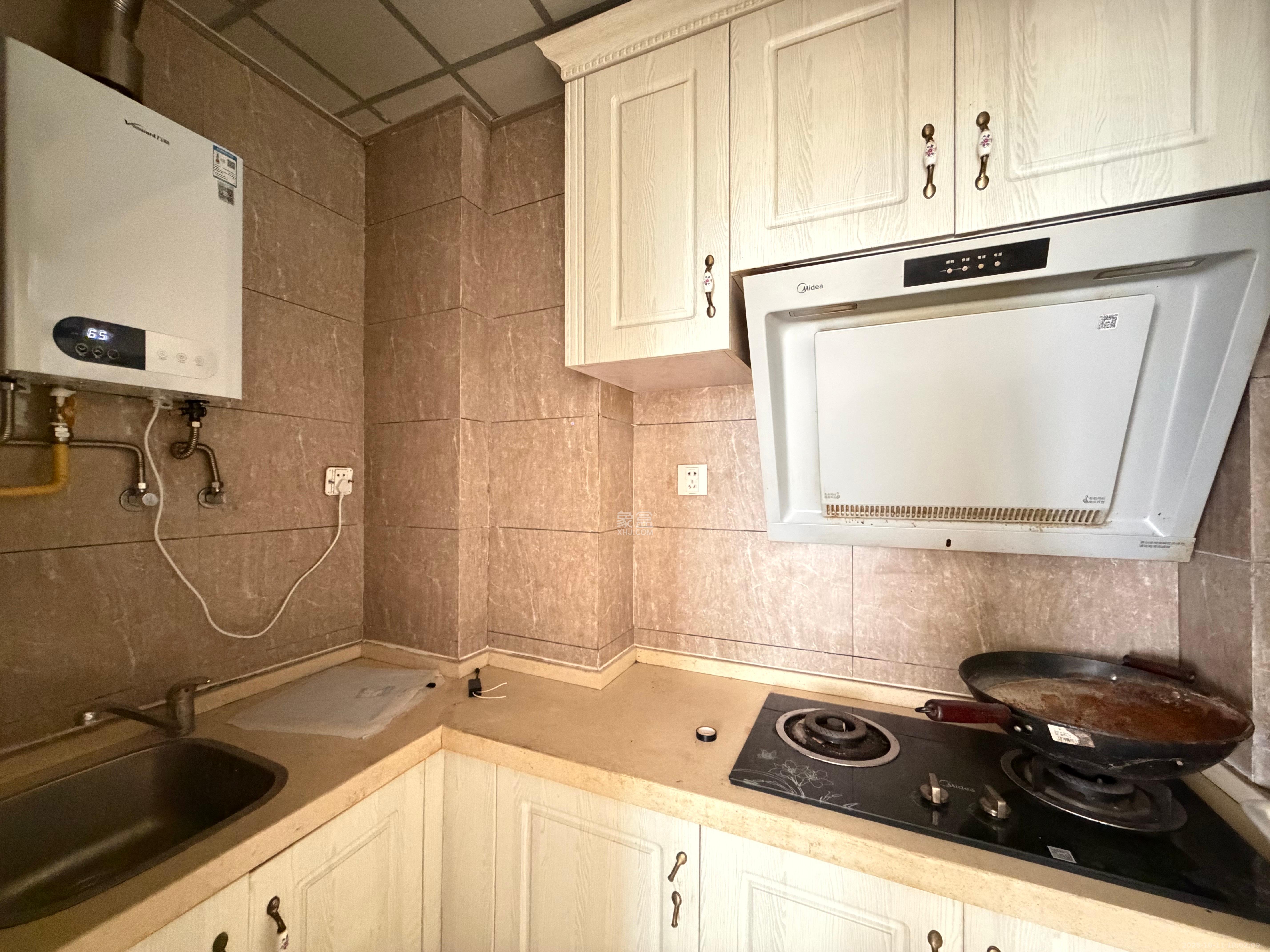 蓝湾国际广场 3室2厅1卫 2400.0元/月 蓝湾国际广场 3室2厅1卫 2400.0元/月室内图