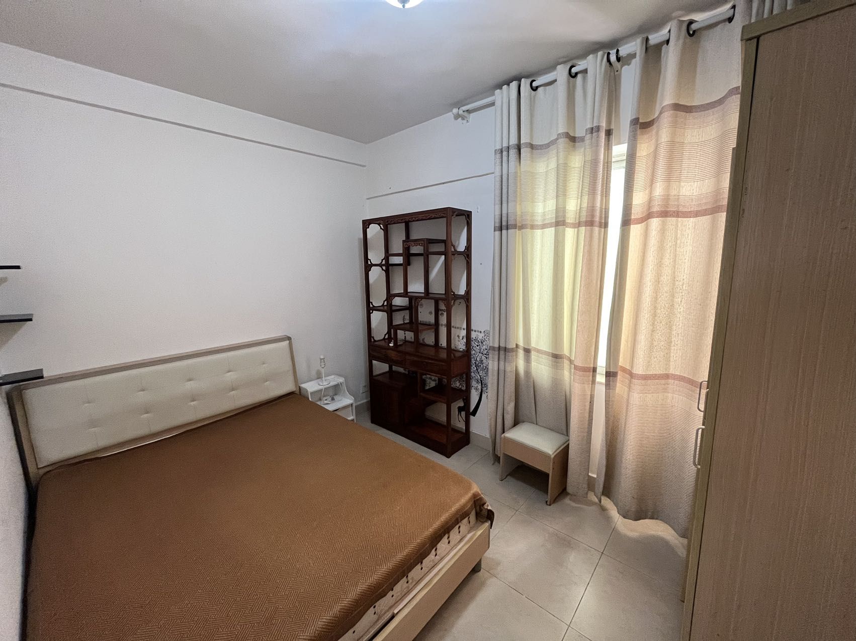 东方文华府  3室2厅2卫    140.0万客厅