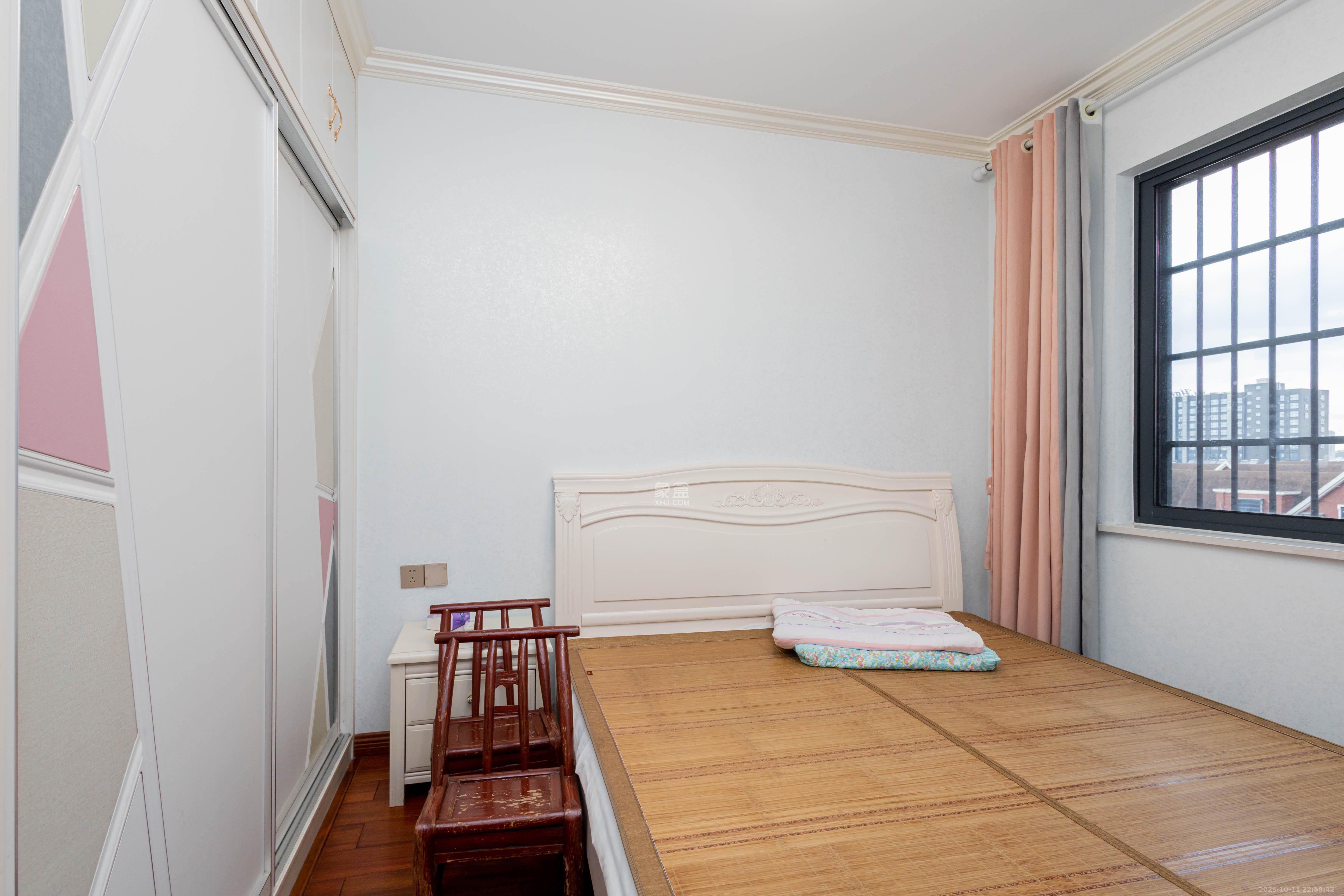 辉宏橄榄城  4室2厅2卫    86.0万 辉宏橄榄城  4室2厅2卫    86.0万卧室