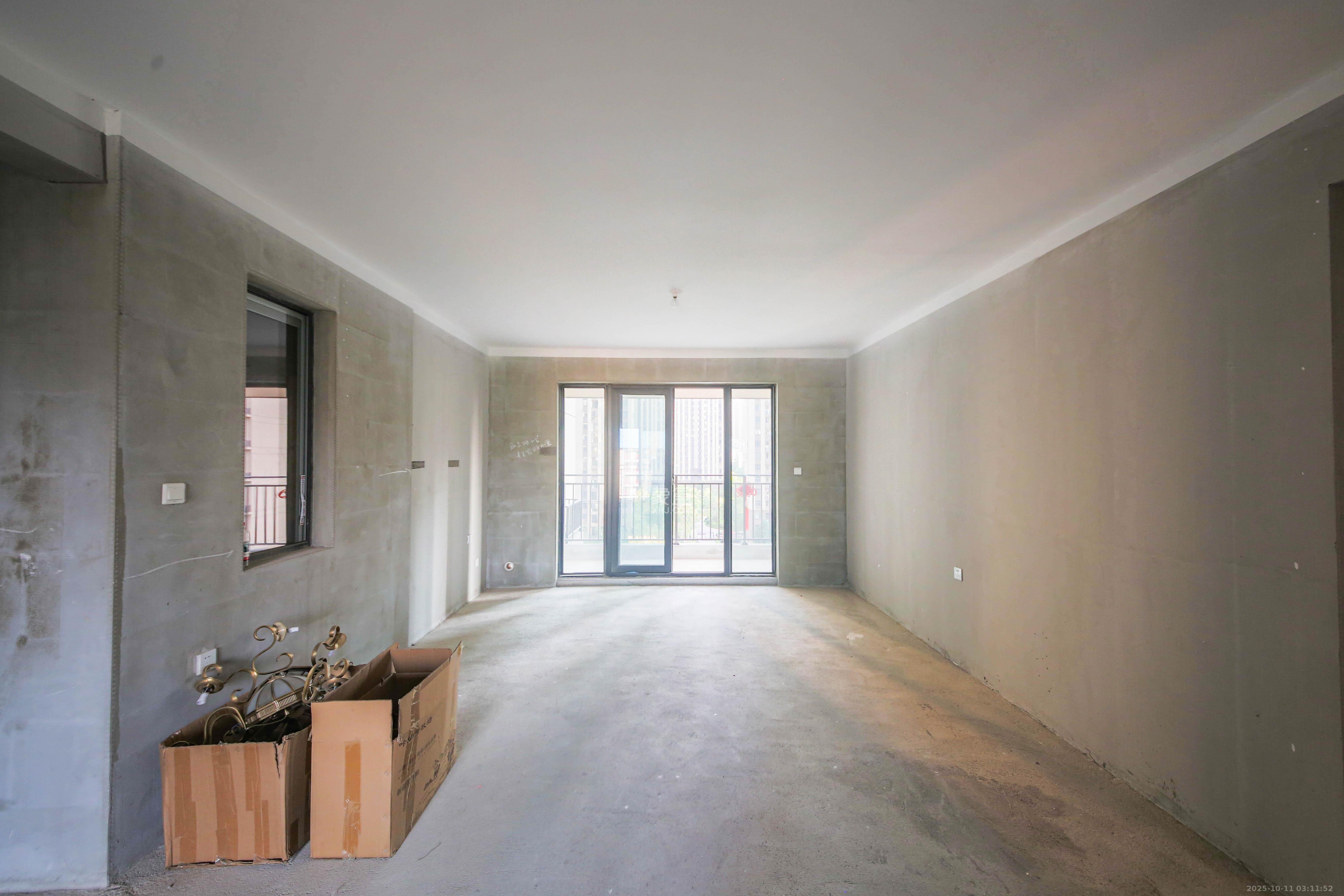 中建钰和城  4室2厅2卫    188.0万客厅