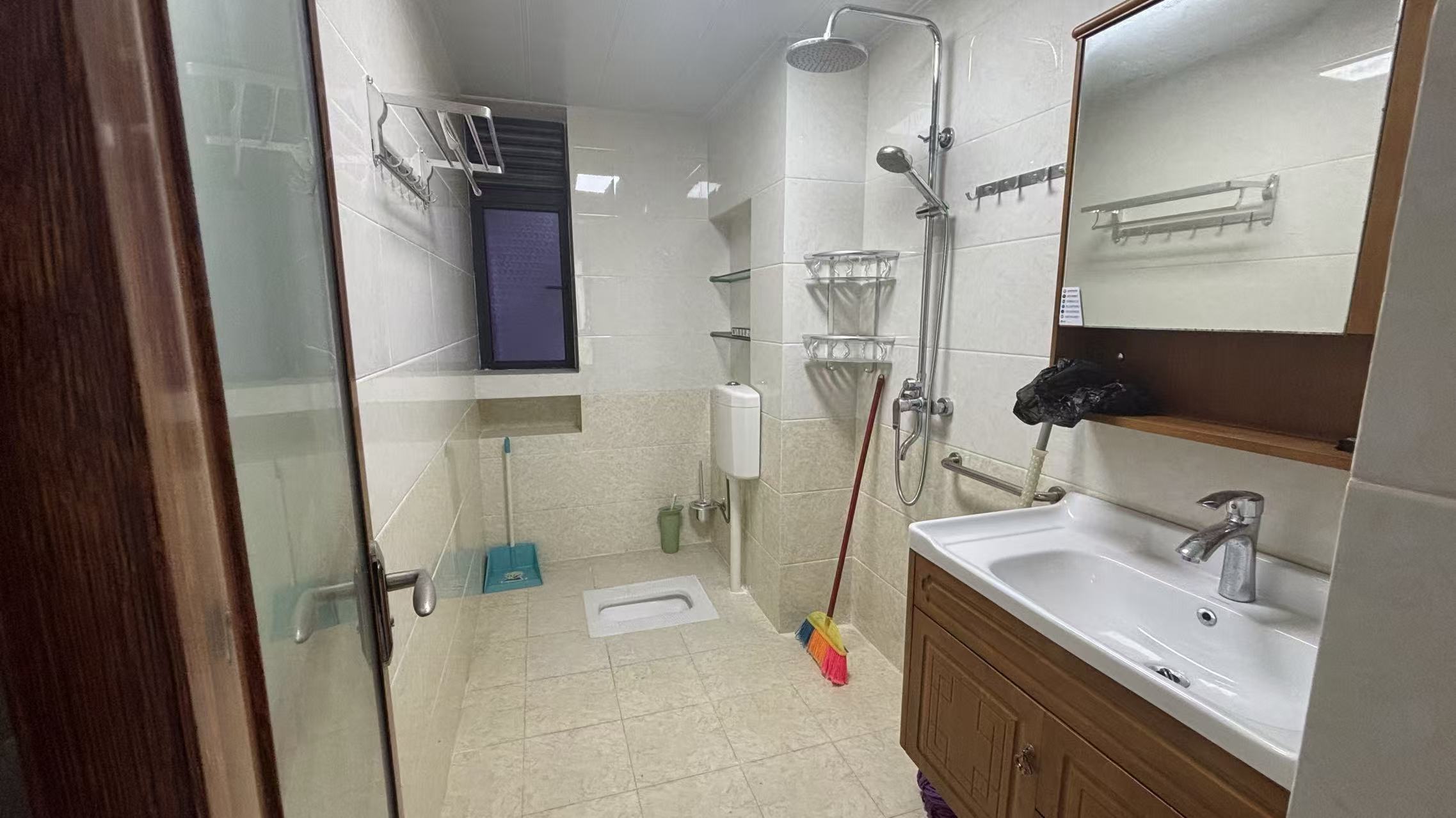 五源河公寓C区  3室2厅2卫    2500.0元/月 五源河公寓C区  3室2厅2卫    2500.0元/月室内图1