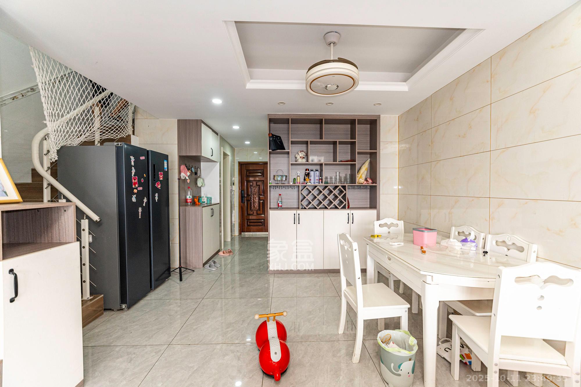 星湖湾一期高层 4室2厅2卫 85.8万 星湖湾一期高层 4室2厅2卫 85.8万客厅