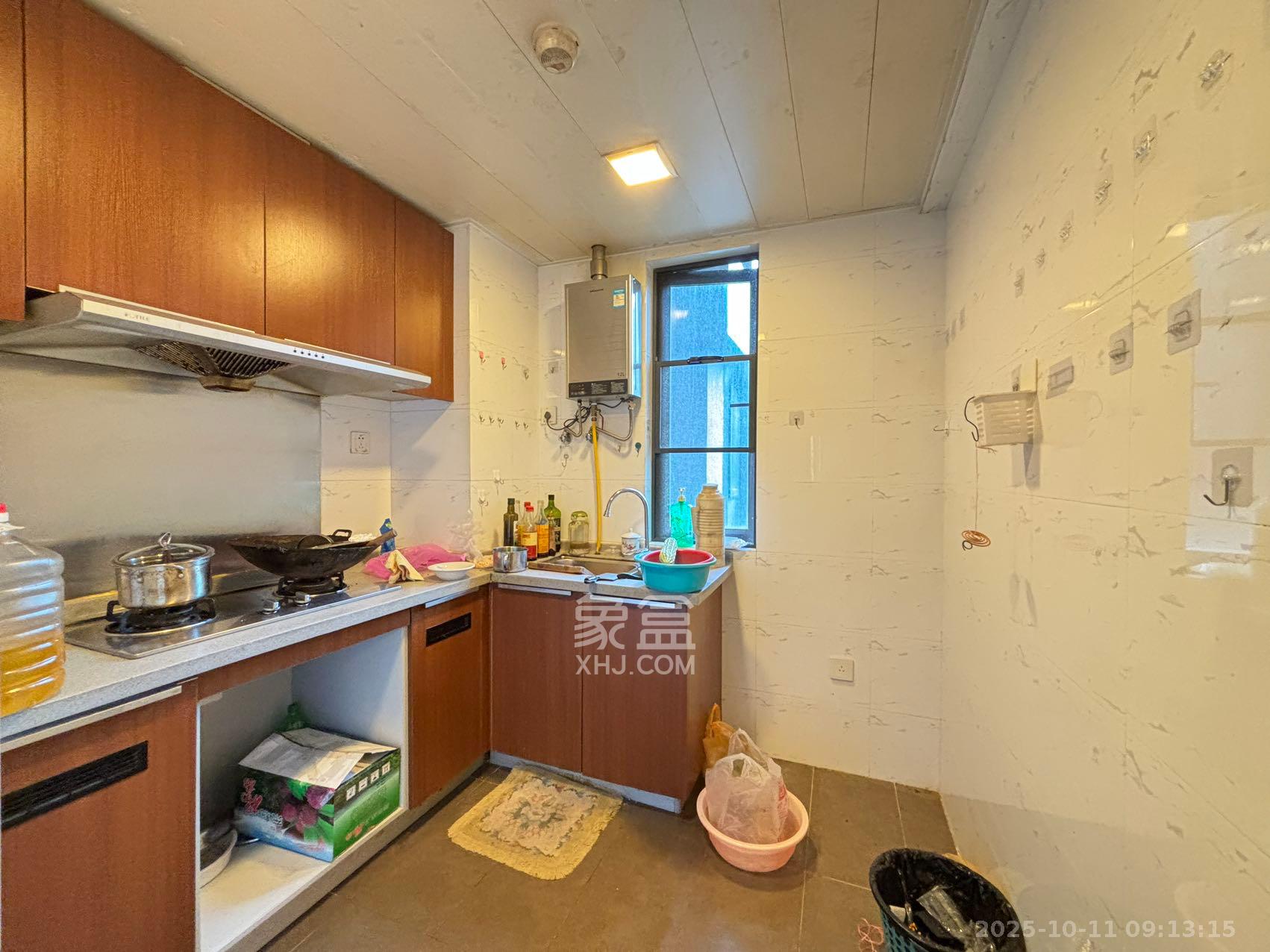 万科城 3室2厅2卫 2500.0元/月 万科城 3室2厅2卫 2500.0元/月室内图