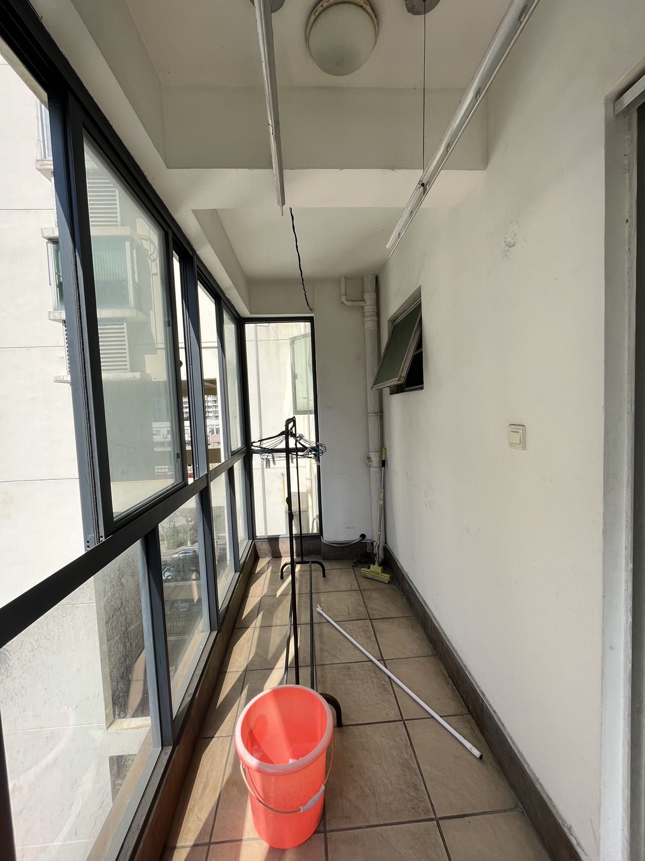 东方文华府  3室2厅2卫    140.0万客厅