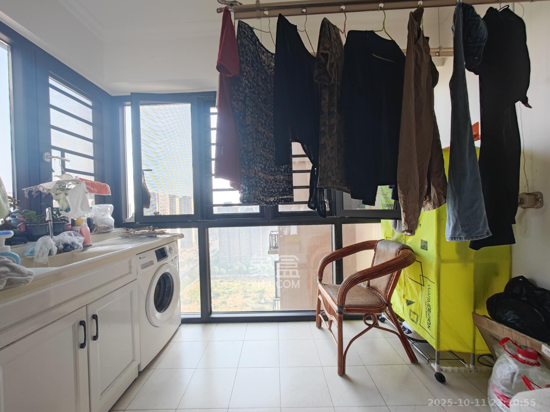 云开壹品樾玺  3室2厅2卫    119.8万阳台