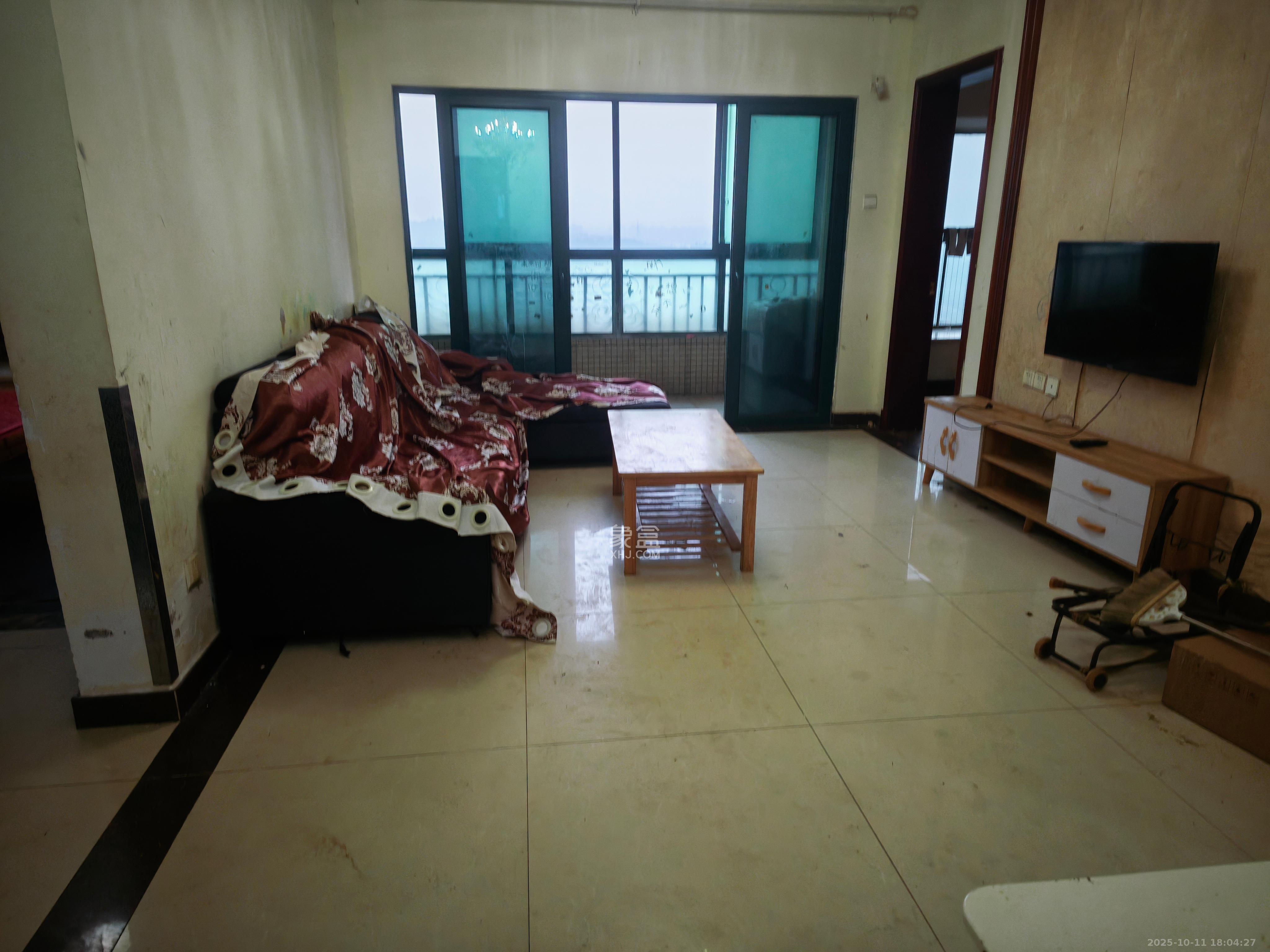 恒大华府  3室2厅1卫    1700.0元/月 恒大华府  3室2厅1卫    1700.0元/月