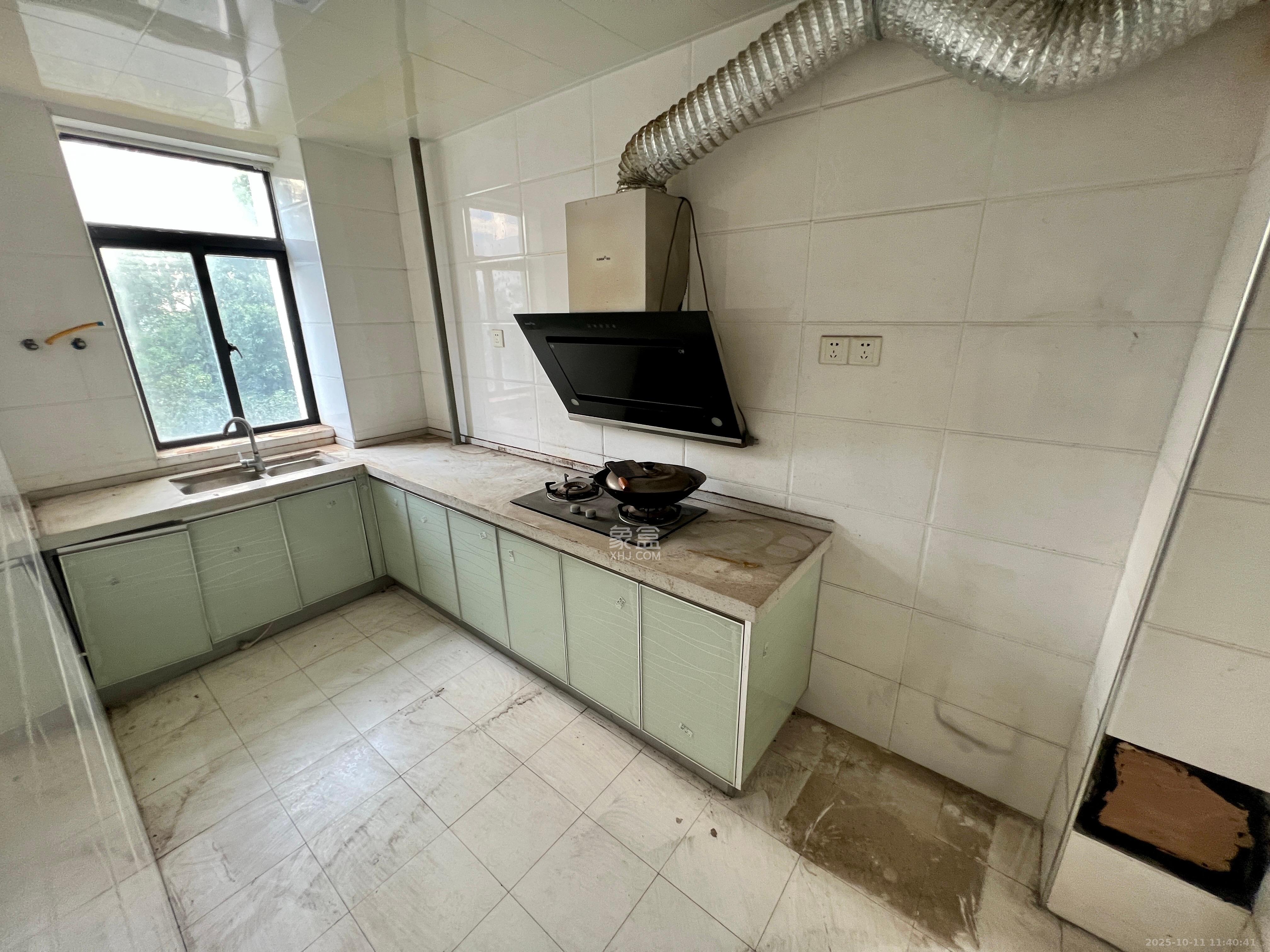 三万英尺 1室0厅2卫 3800.0元/月 三万英尺 1室0厅2卫 3800.0元/月室内图