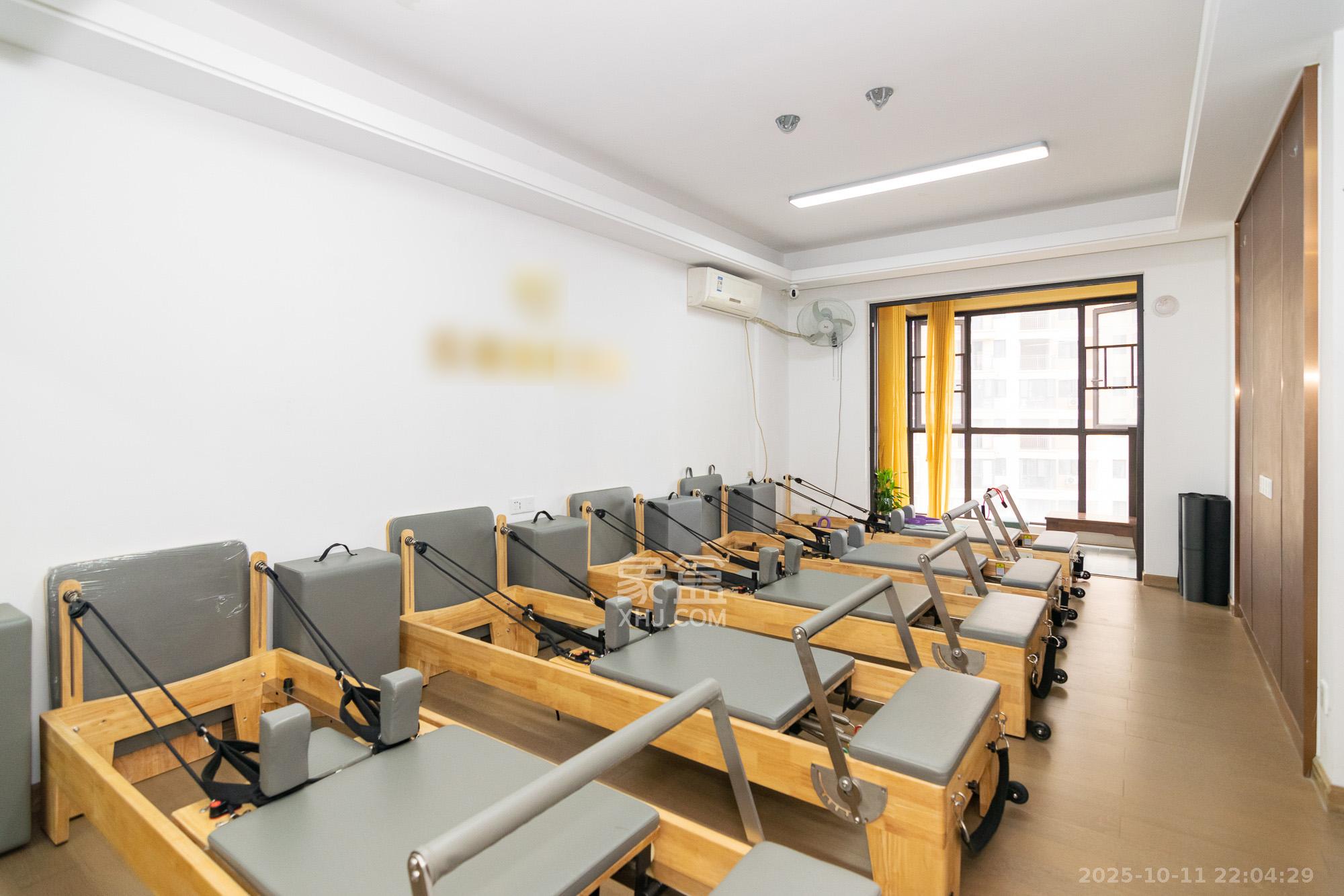 美的翰城  3室2厅1卫    68.0万 美的翰城  3室2厅1卫    68.0万客厅