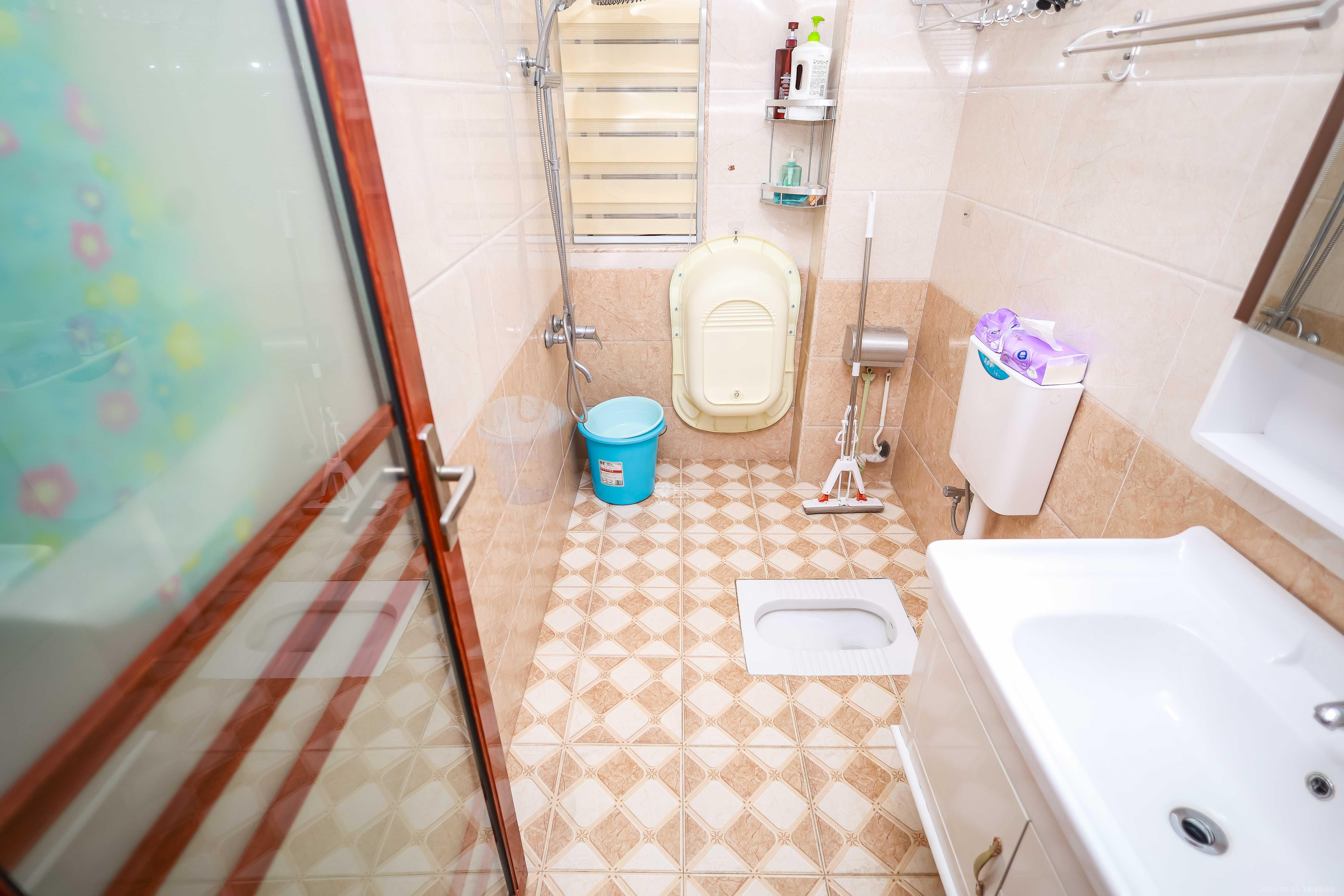 天麓尚层  3室2厅1卫    70.0万卫生间