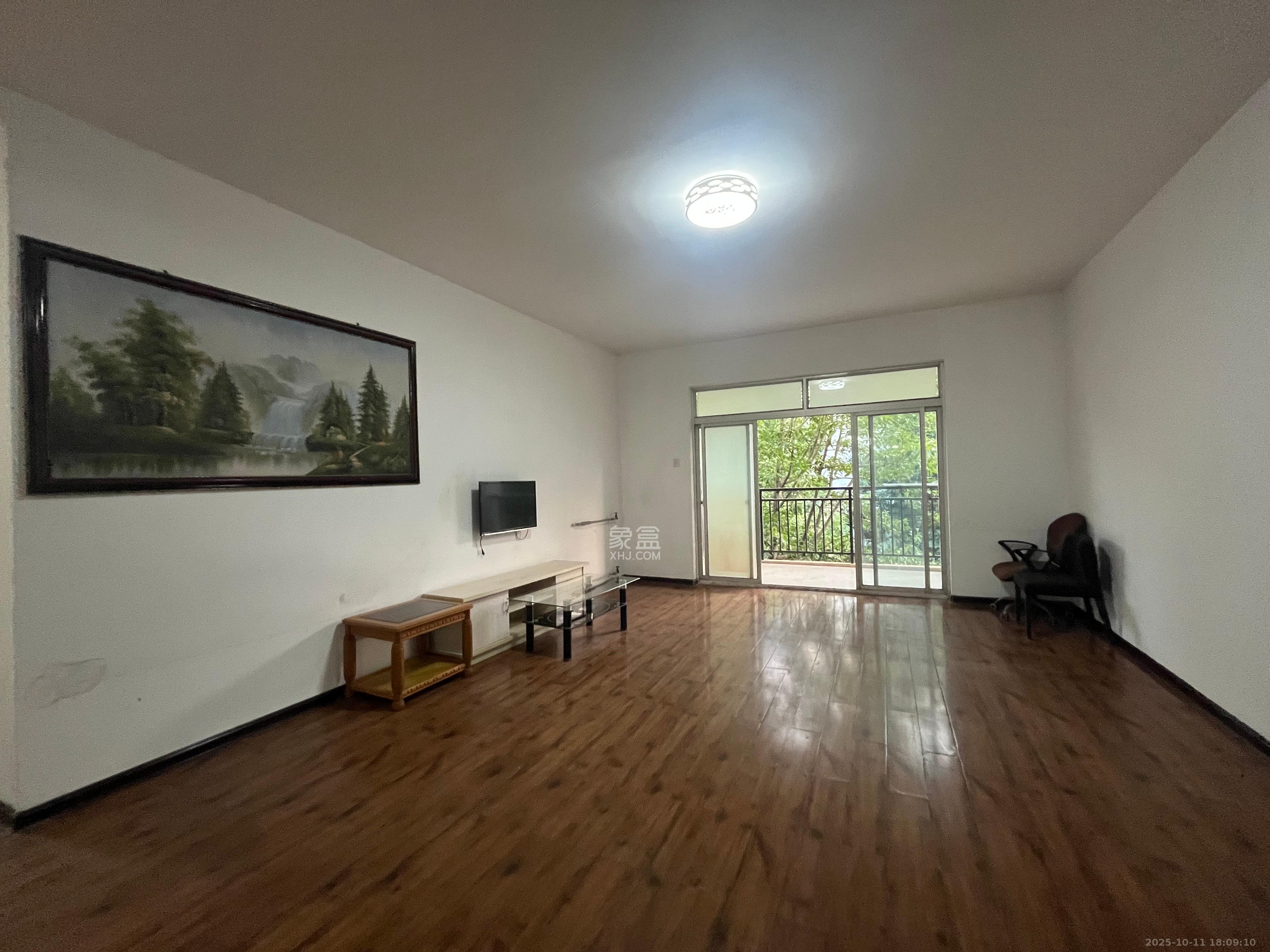 九峰小区(一二三四区) 4室2厅2卫 2400.0元/月 九峰小区(一二三四区) 4室2厅2卫 2400.0元/月室内图