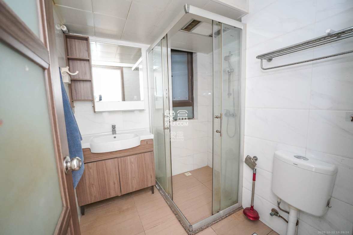 碧桂园公园壹号(凯怡茗苑) 3室2厅1卫 58.0万 碧桂园公园壹号(凯怡茗苑) 3室2厅1卫 58.0万其他