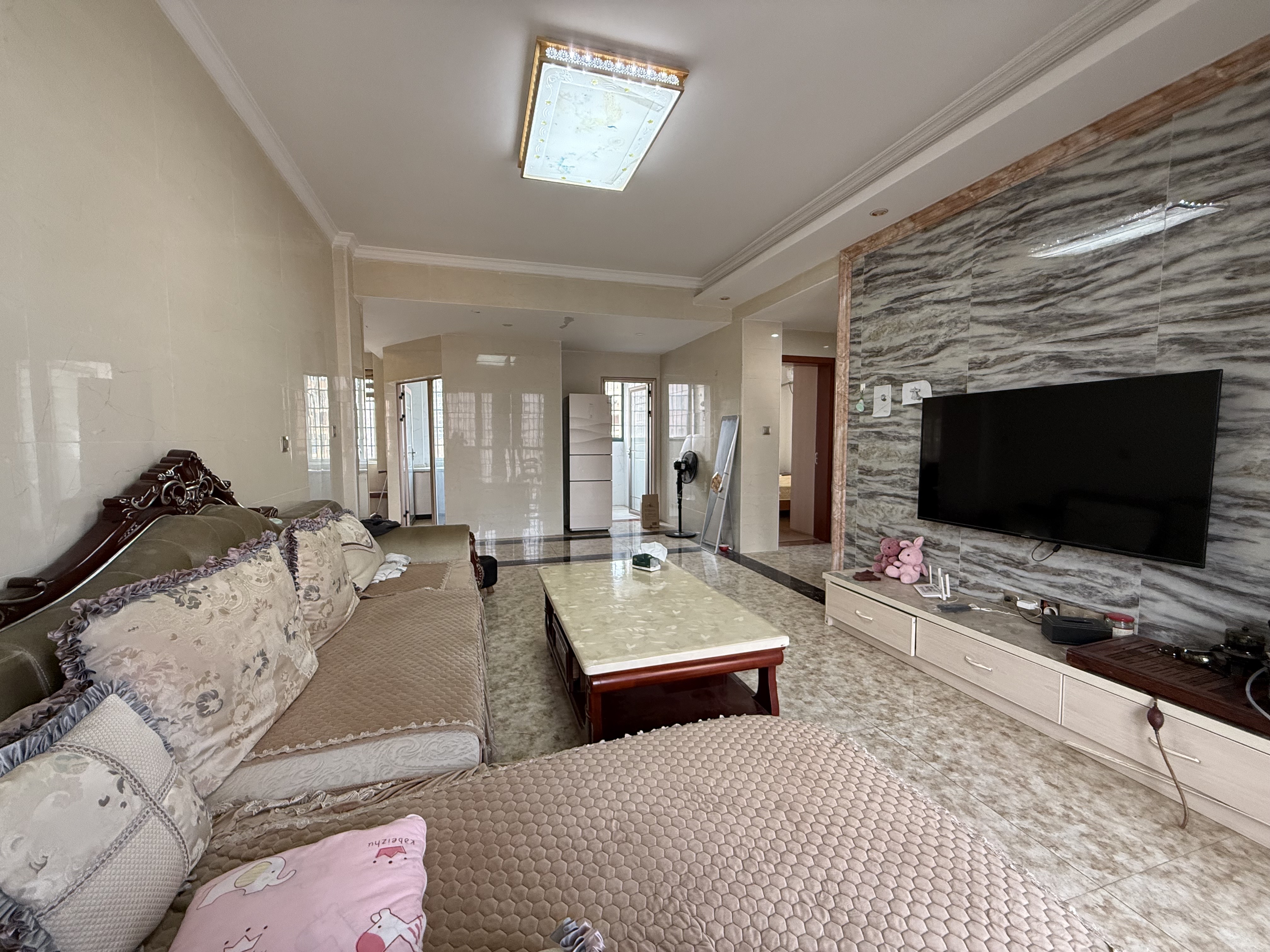 冠都现代城（冠都幸福彼岸）  3室2厅1卫    1700.0元/月室内图