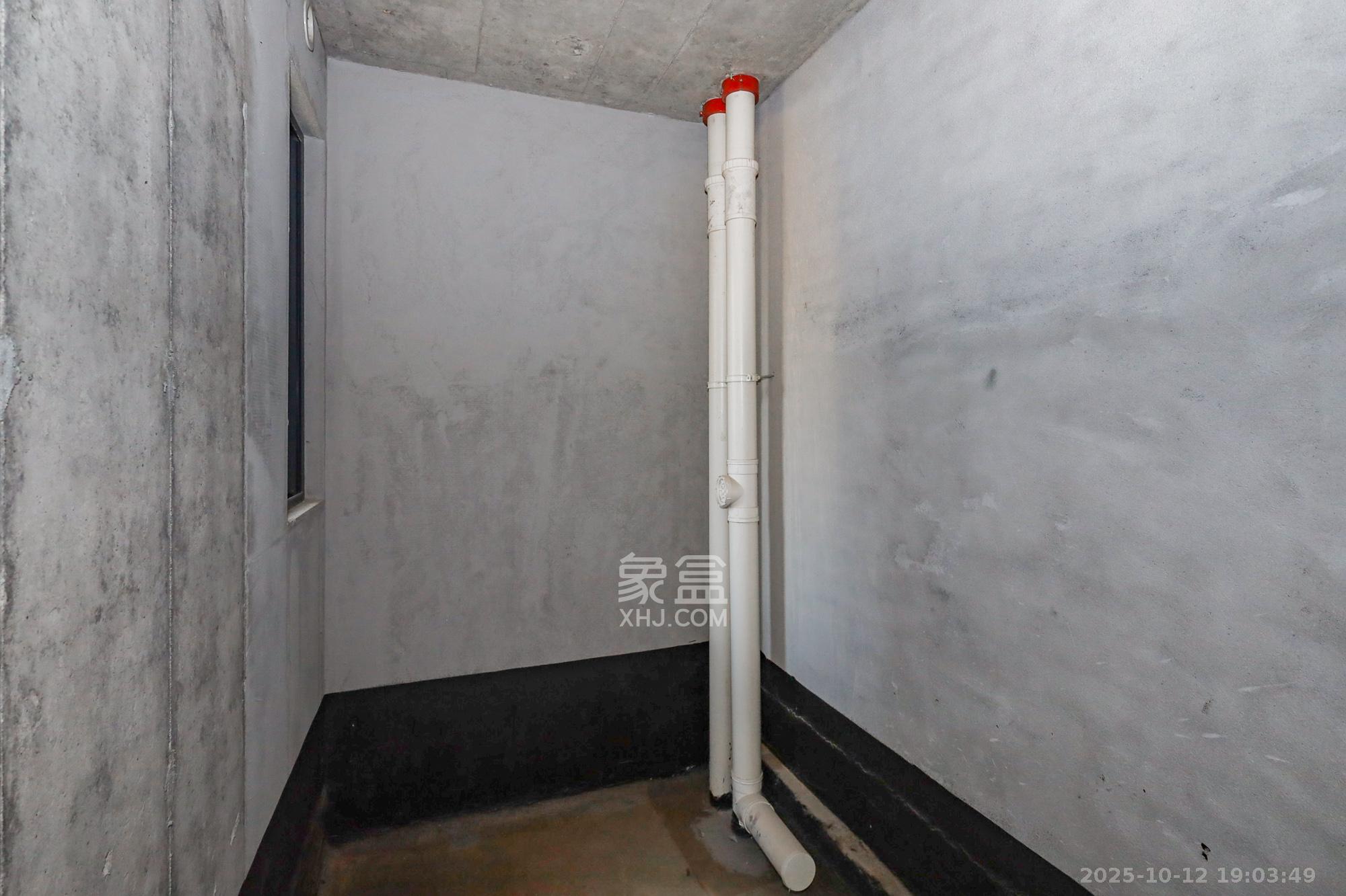 轨道中建麓江府  4室2厅2卫    218.0万卫生间