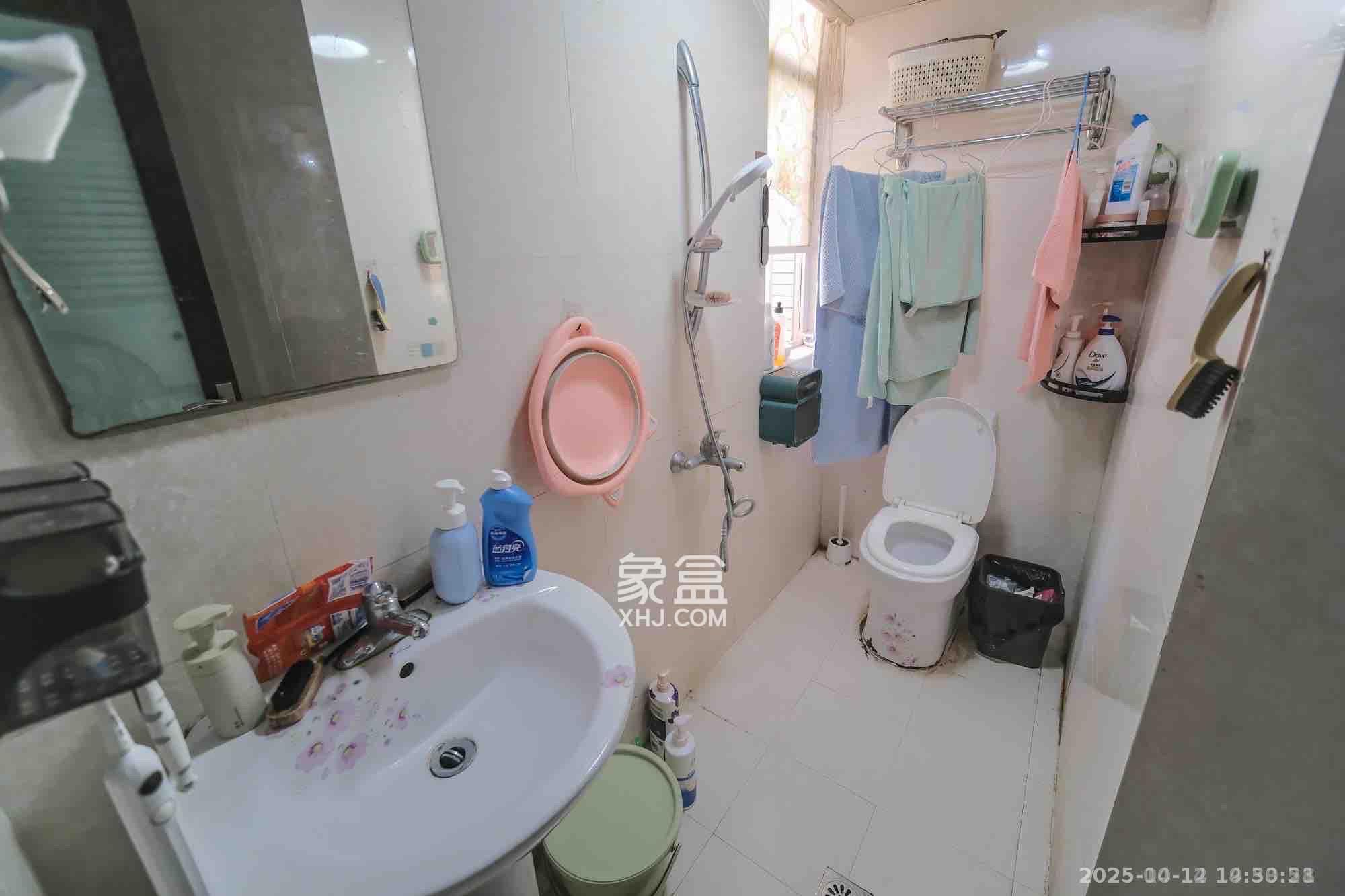 万丽景园 1室2厅1卫 1500.0元/月 万丽景园 1室2厅1卫 1500.0元/月室内图