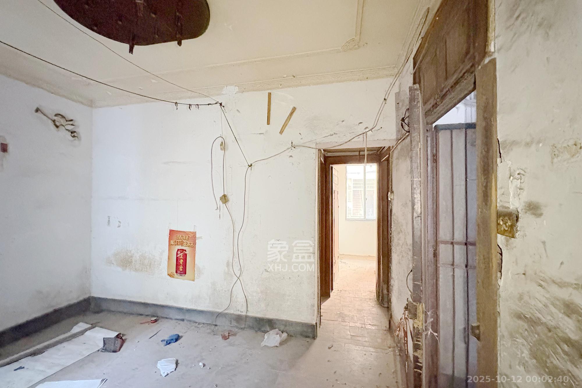 五里牌铁路宿舍  2室1厅1卫    29.8万 五里牌铁路宿舍  2室1厅1卫    29.8万客厅