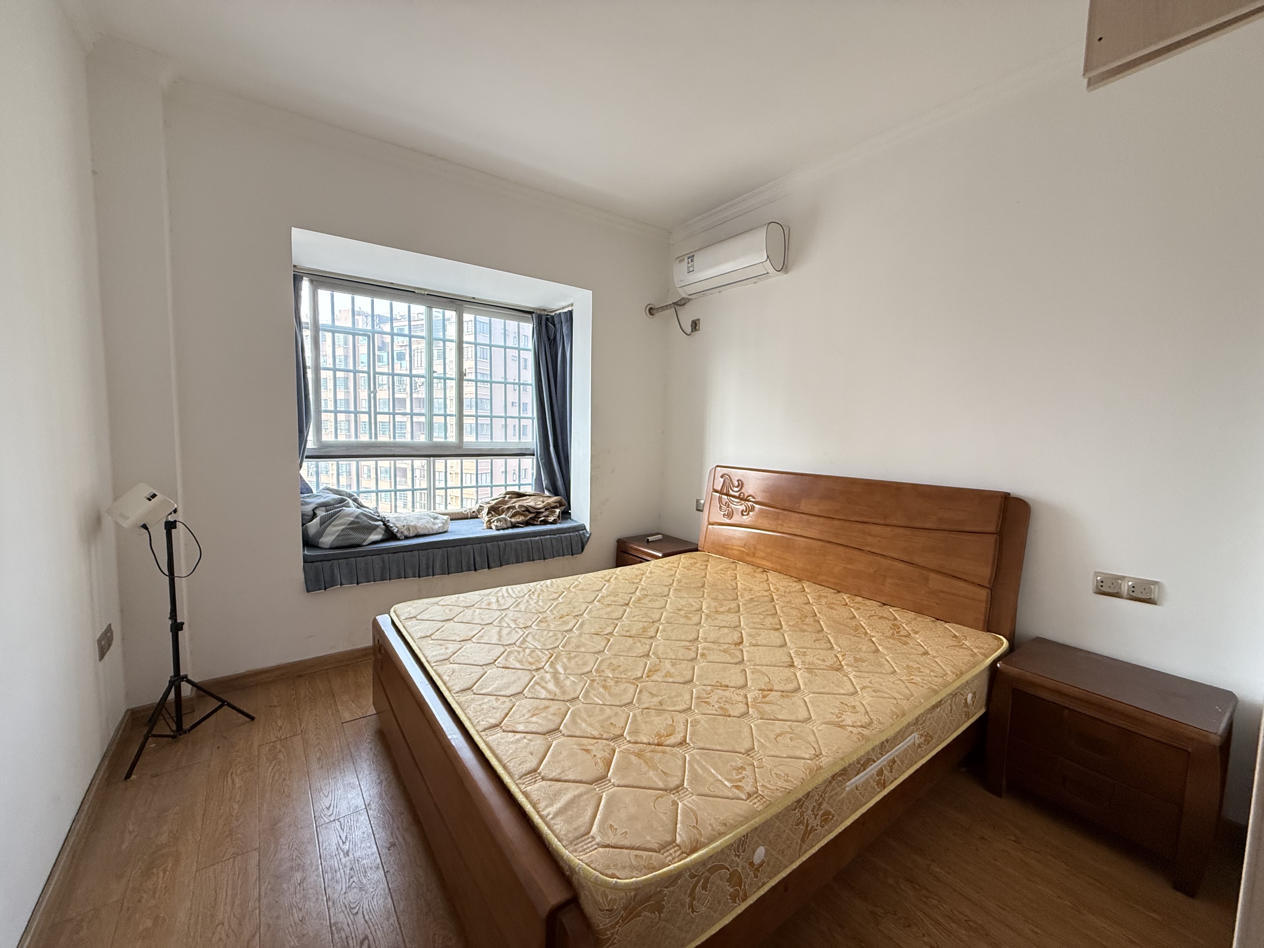 冠都现代城(冠都幸福彼岸) 3室2厅1卫 1700.0元/月 冠都现代城(冠都幸福彼岸) 3室2厅1卫 1700.0元/月室内图