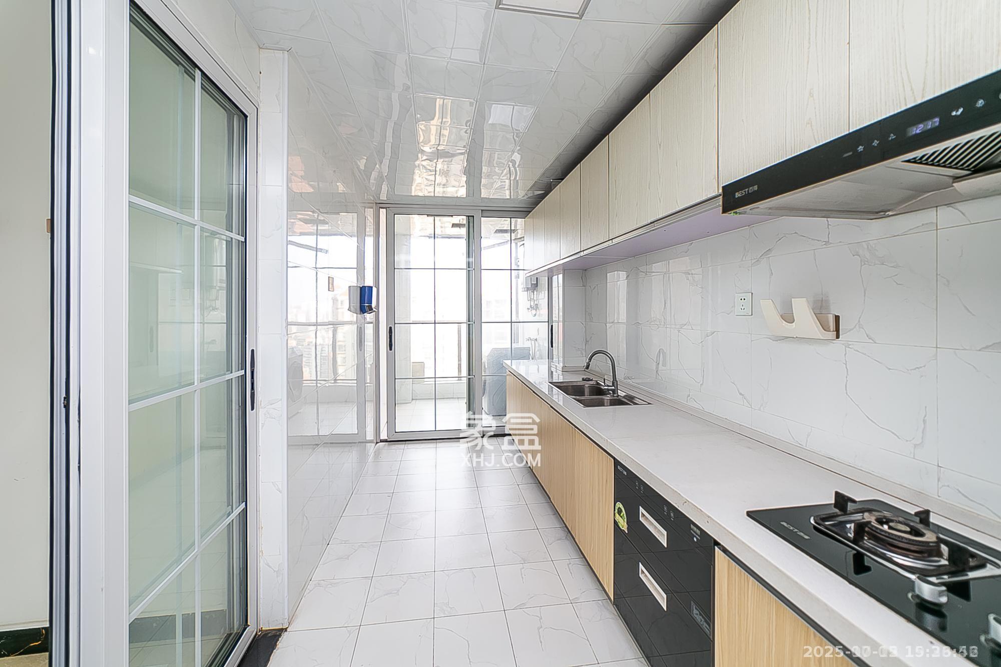 中建江山壹号 4室2厅2卫 6000.0元/月 中建江山壹号 4室2厅2卫 6000.0元/月室内图