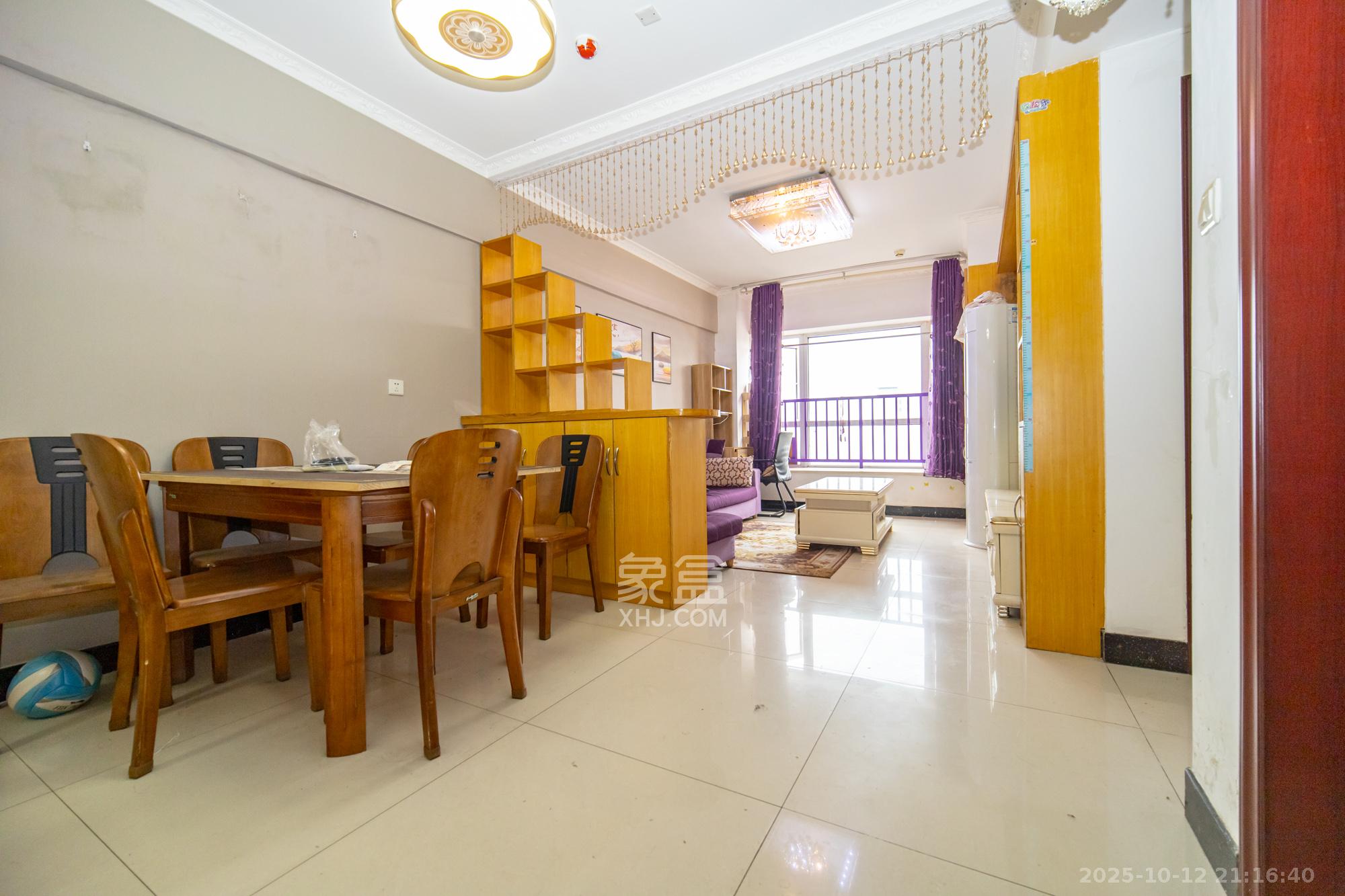 新长海广场  3室2厅1卫    36.0万客厅