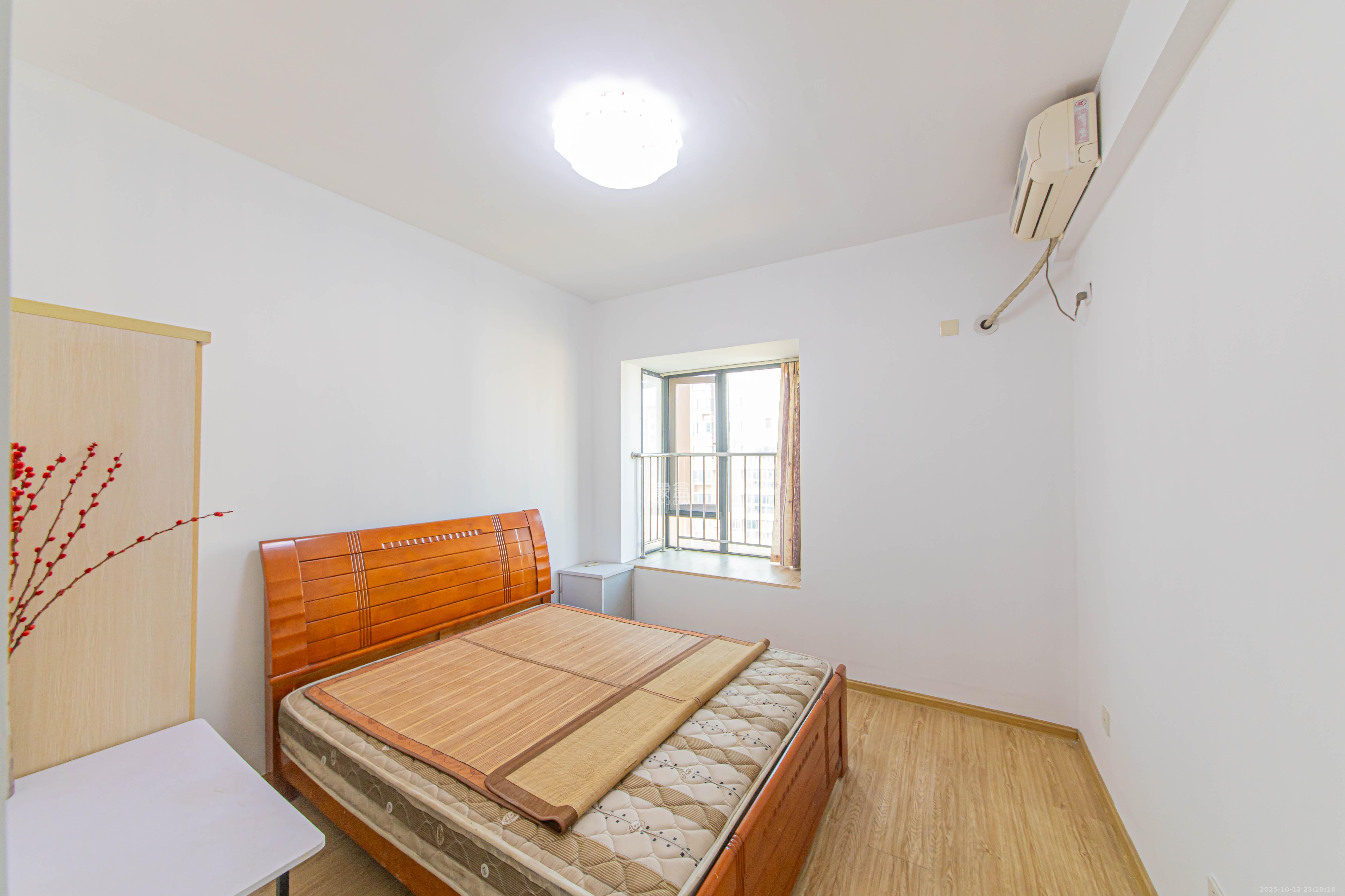 天和家园  3室2厅2卫    100.0万 天和家园  3室2厅2卫    100.0万卧室