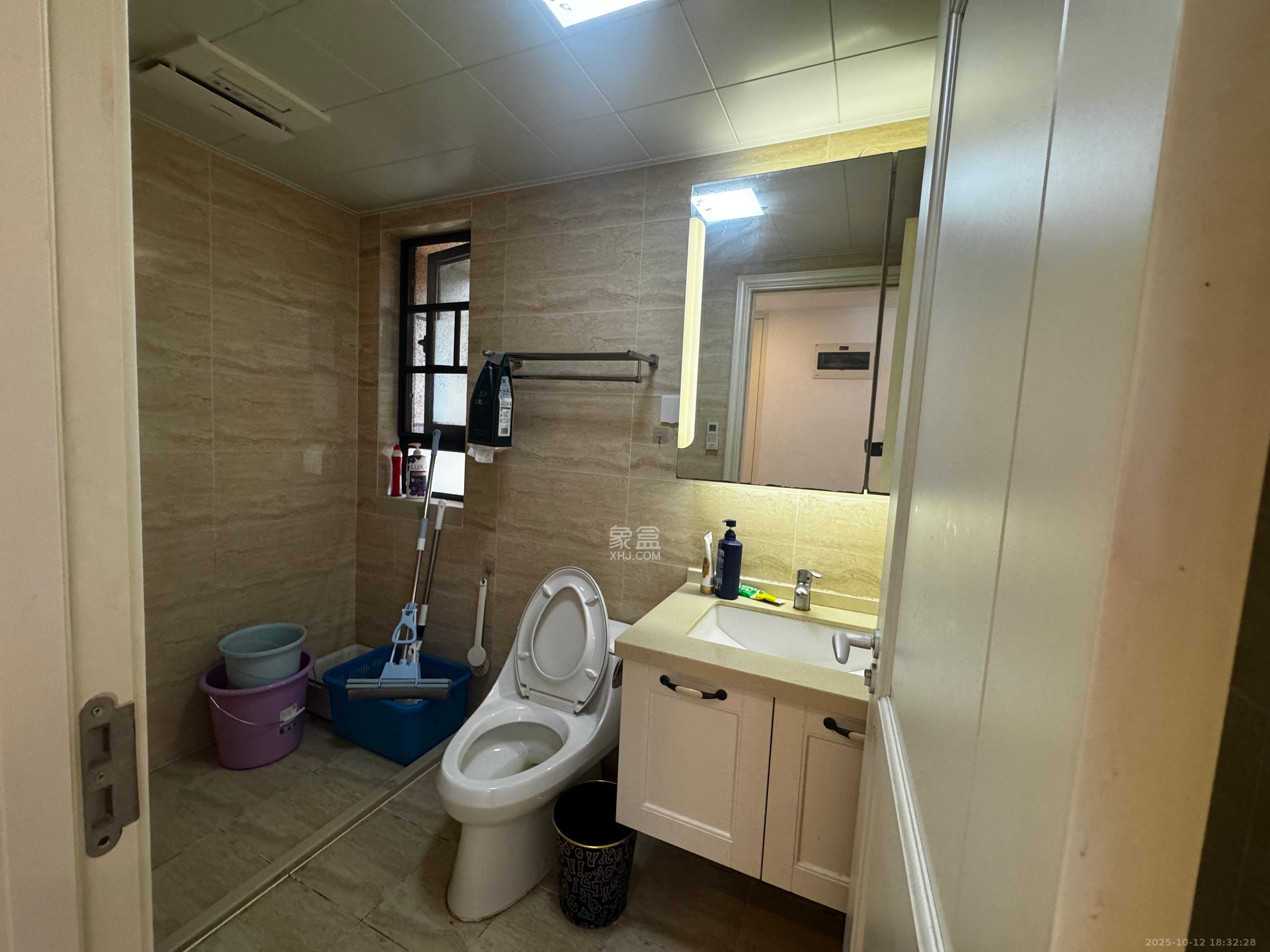 万科魅力之城观澜里 3室2厅2卫 2500.0元/月 万科魅力之城观澜里 3室2厅2卫 2500.0元/月室内图