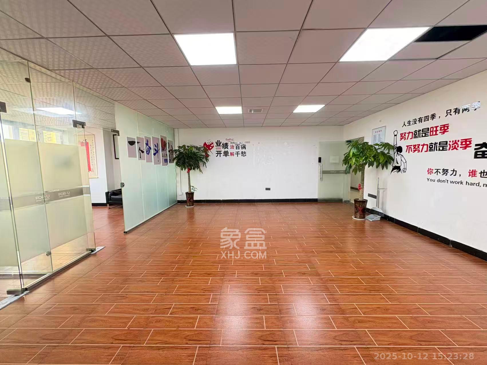 华润置地广场一期   112.0㎡      4000.0元/月小区图