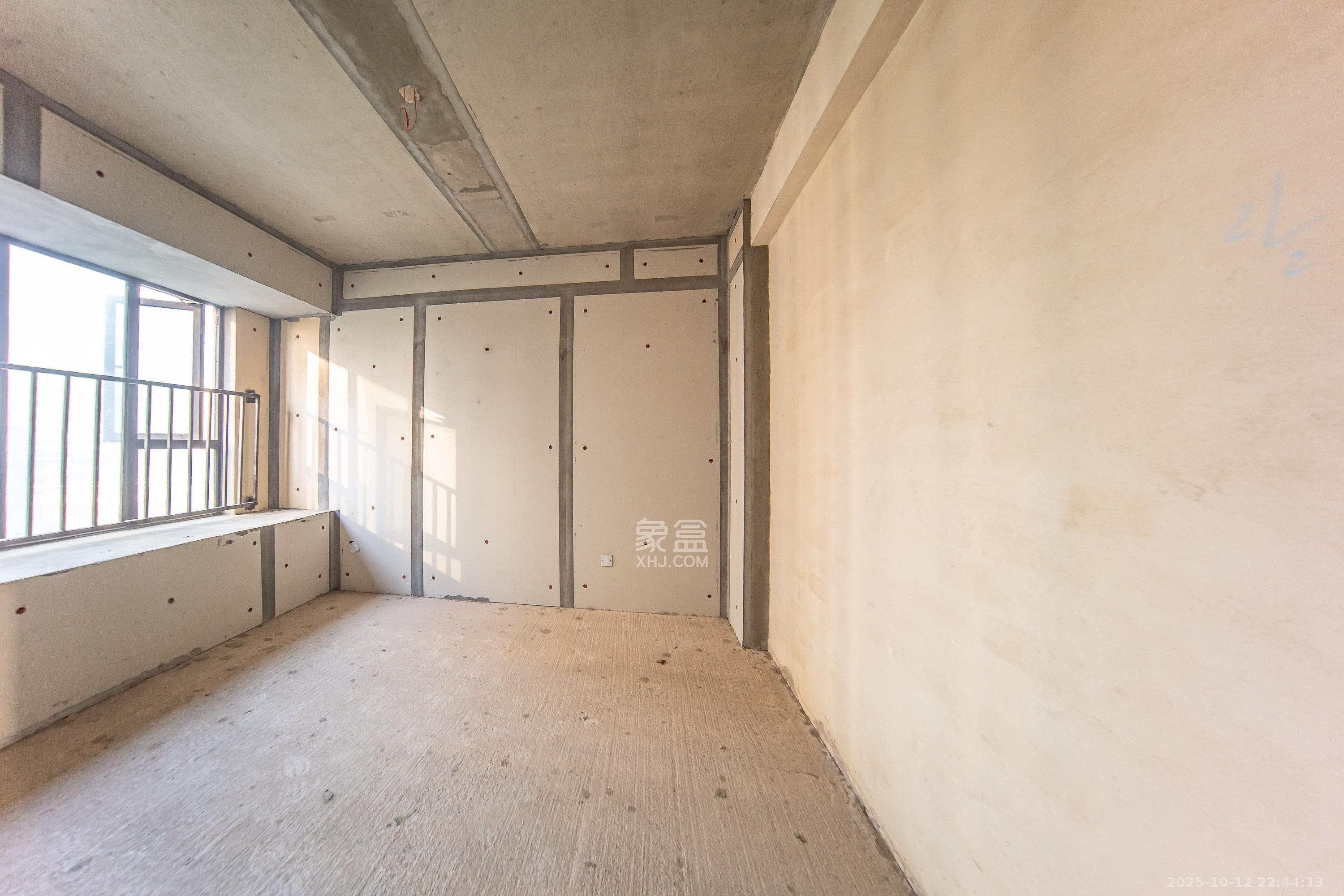 城发恒伟星雅韵(恒伟星辉苑) 4室2厅2卫 170.0万 城发恒伟星雅韵(恒伟星辉苑) 4室2厅2卫 170.0万卧室