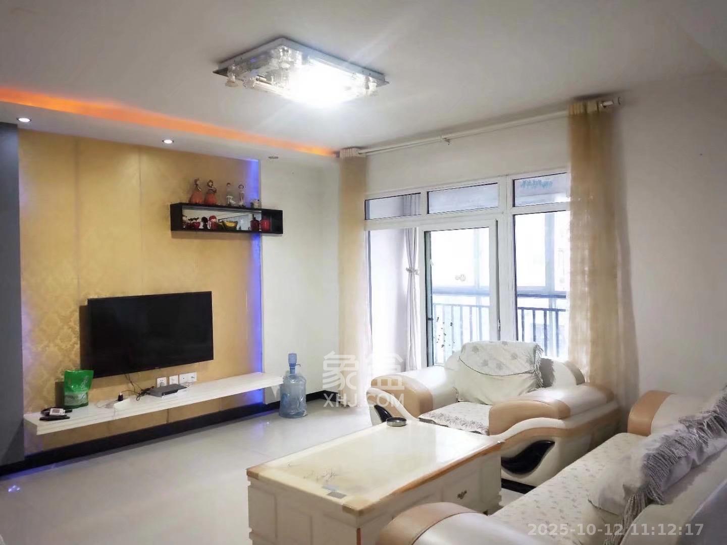 麓山润城  3室2厅2卫    2300.0元/月 麓山润城  3室2厅2卫    2300.0元/月室内图