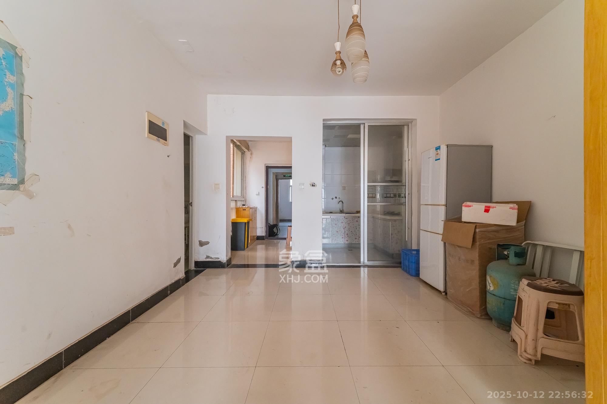 东方航标  3室2厅1卫   55.00万客厅