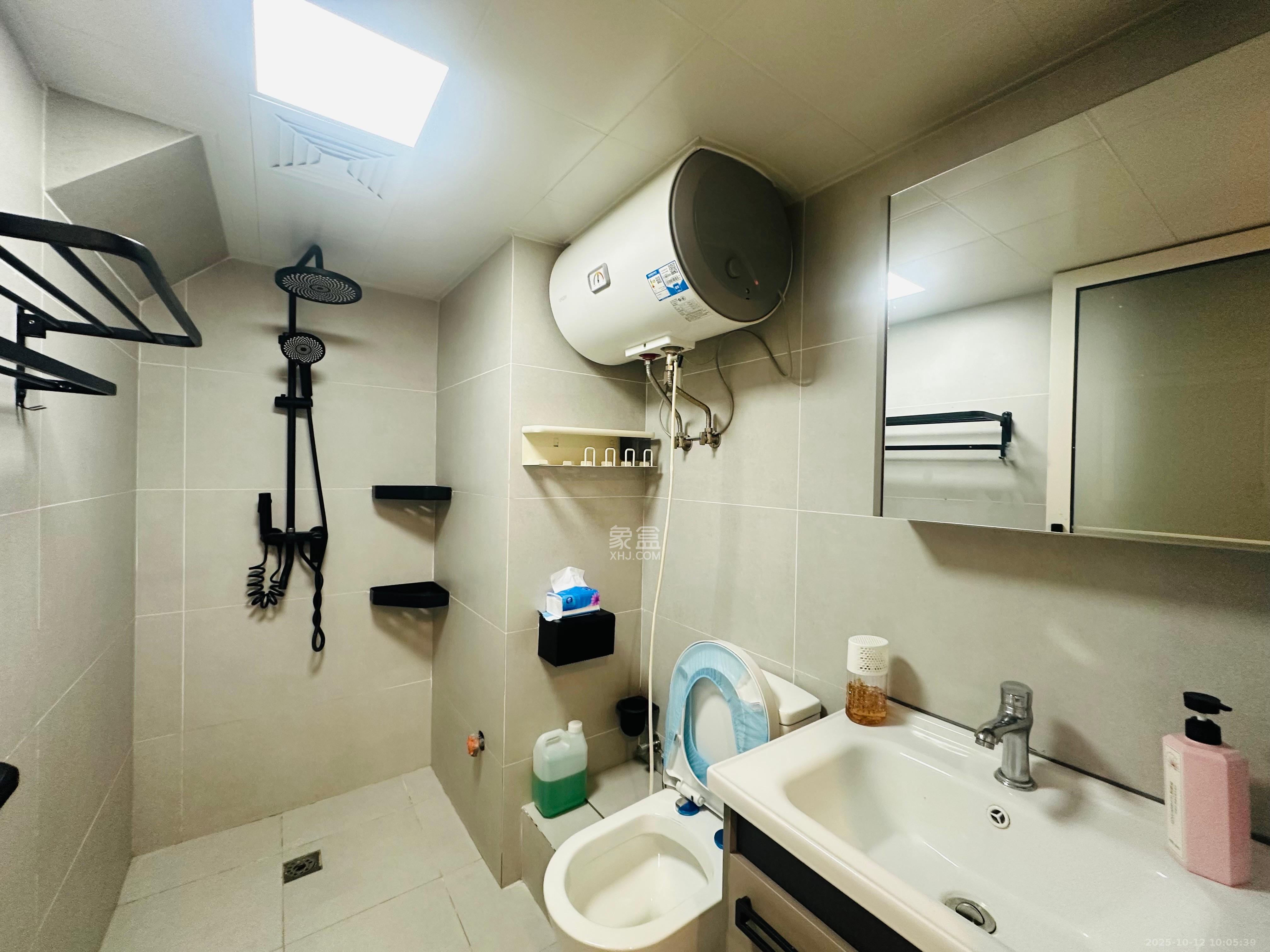 卓越中寰 2室1厅1卫 2300.0元/月 卓越中寰 2室1厅1卫 2300.0元/月室内图