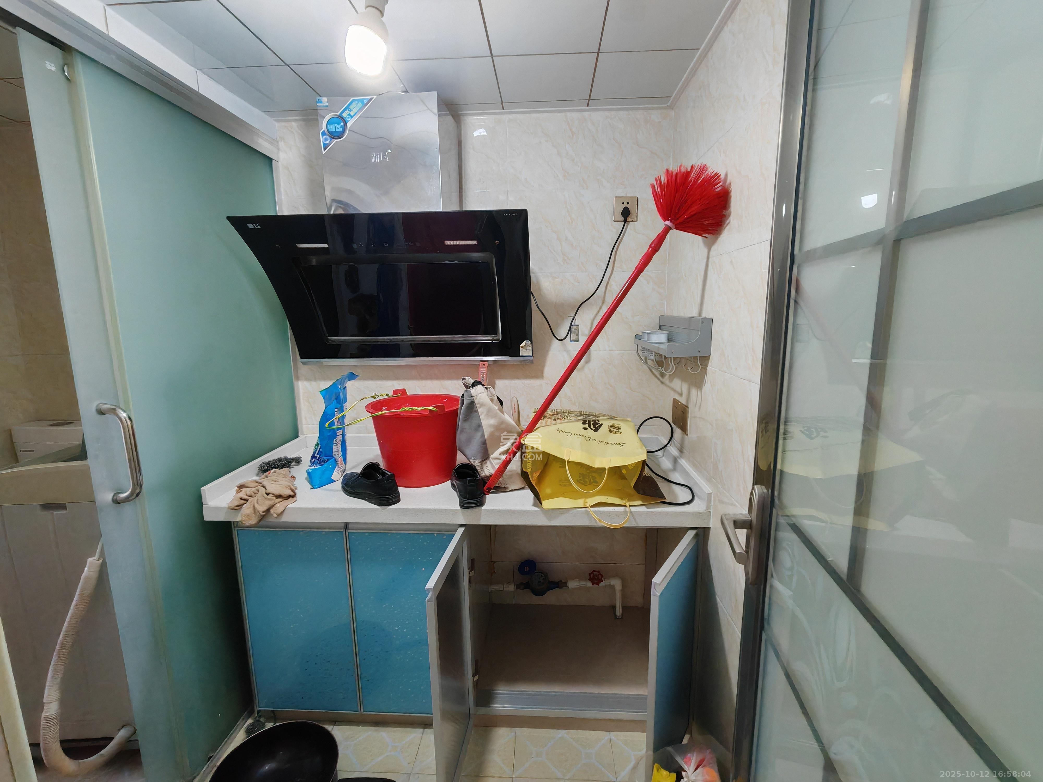 岳鞍阁小区 1室0厅0卫 900.0元/月 岳鞍阁小区 1室0厅0卫 900.0元/月室内图