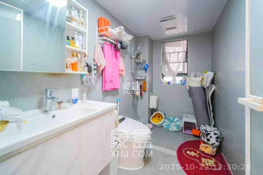 卓越伊景苑  3室2厅2卫    3600.0元/月 卓越伊景苑  3室2厅2卫    3600.0元/月室内图