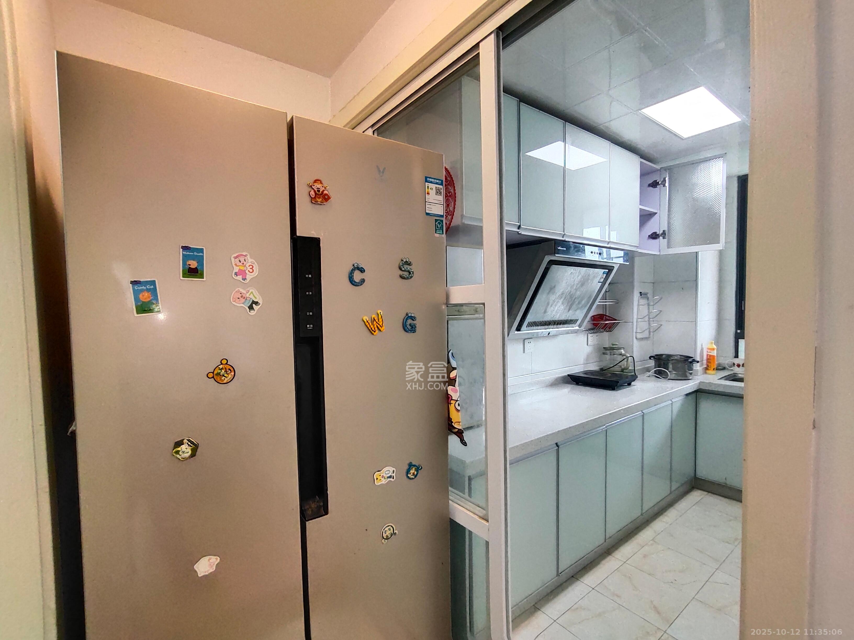 中交里城  2室1厅1卫    1800.0元/月室内图