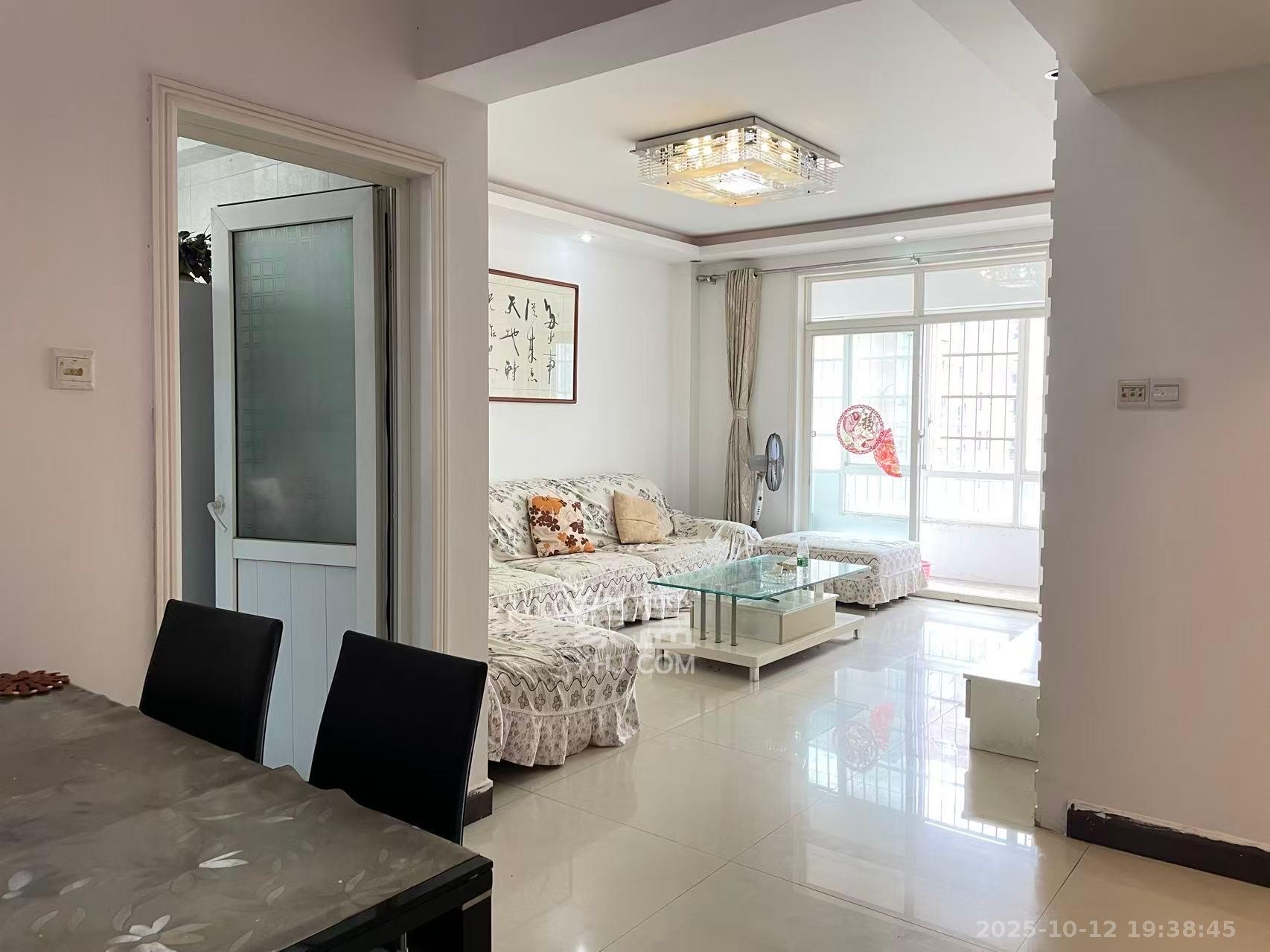 山水华景 3室2厅2卫 2600.0元/月 山水华景 3室2厅2卫 2600.0元/月室内图