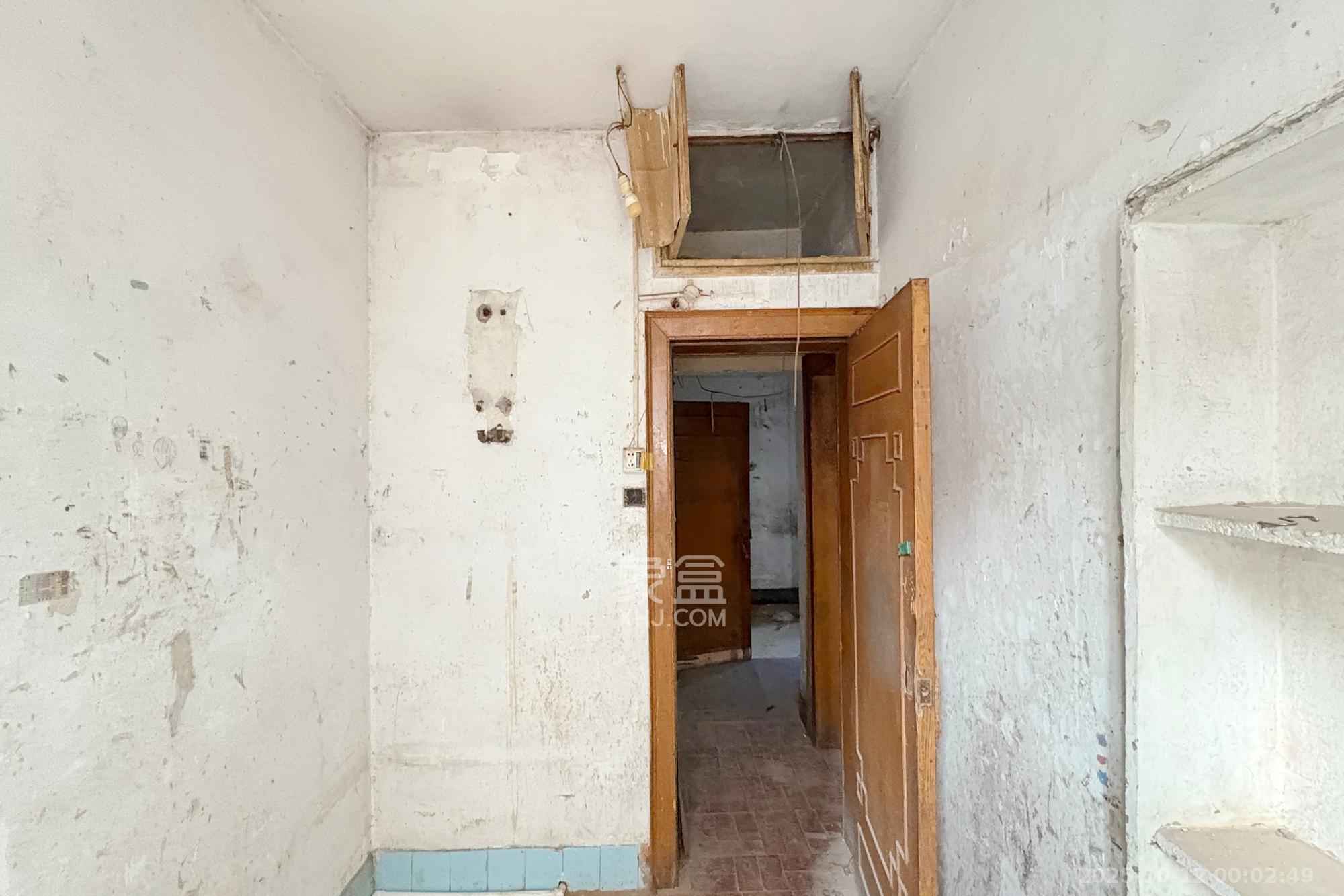 五里牌铁路宿舍  2室1厅1卫    29.8万 五里牌铁路宿舍  2室1厅1卫    29.8万卧室