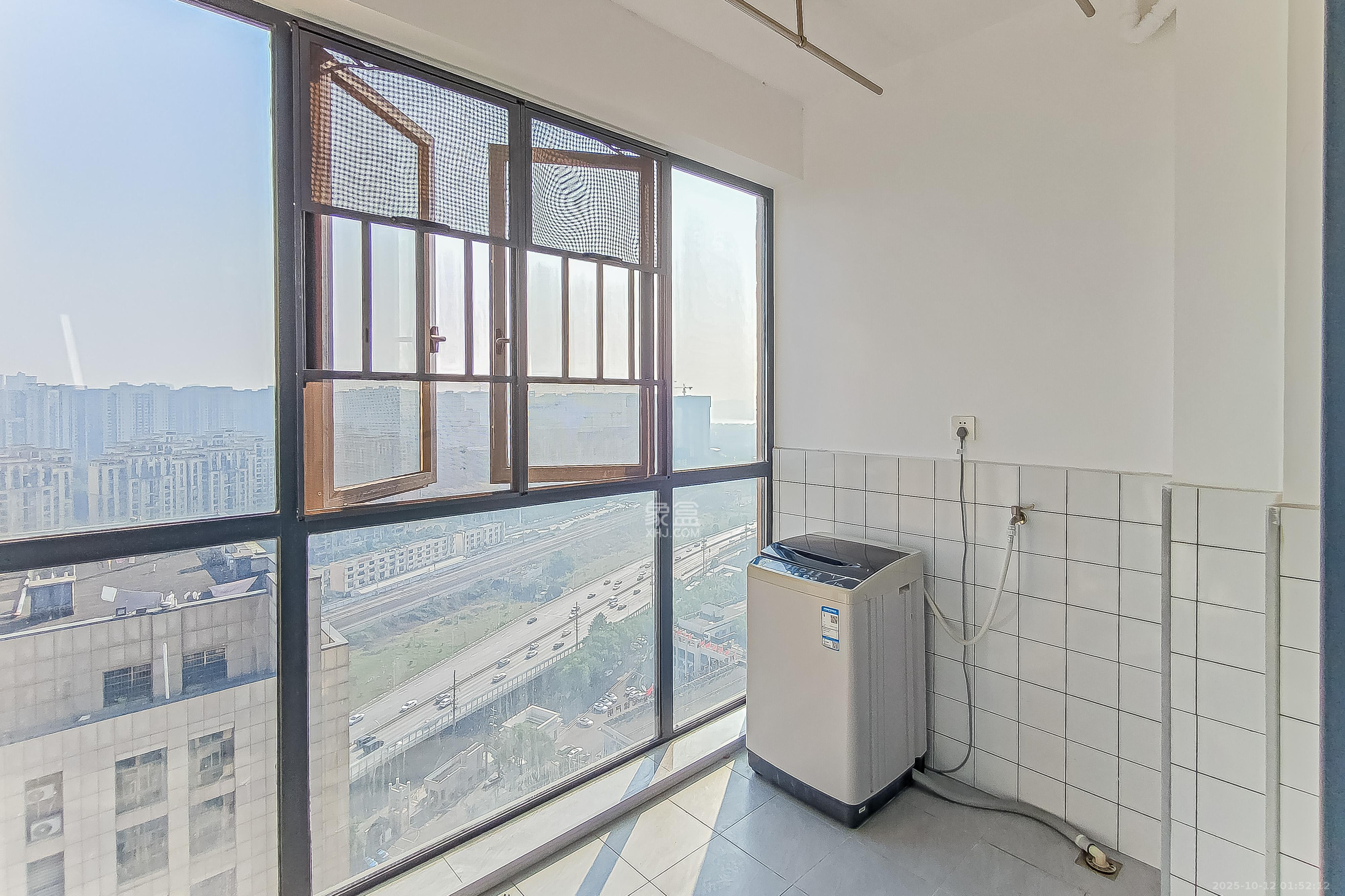 江南华府 3室2厅1卫 85.0万 江南华府 3室2厅1卫 85.0万阳台