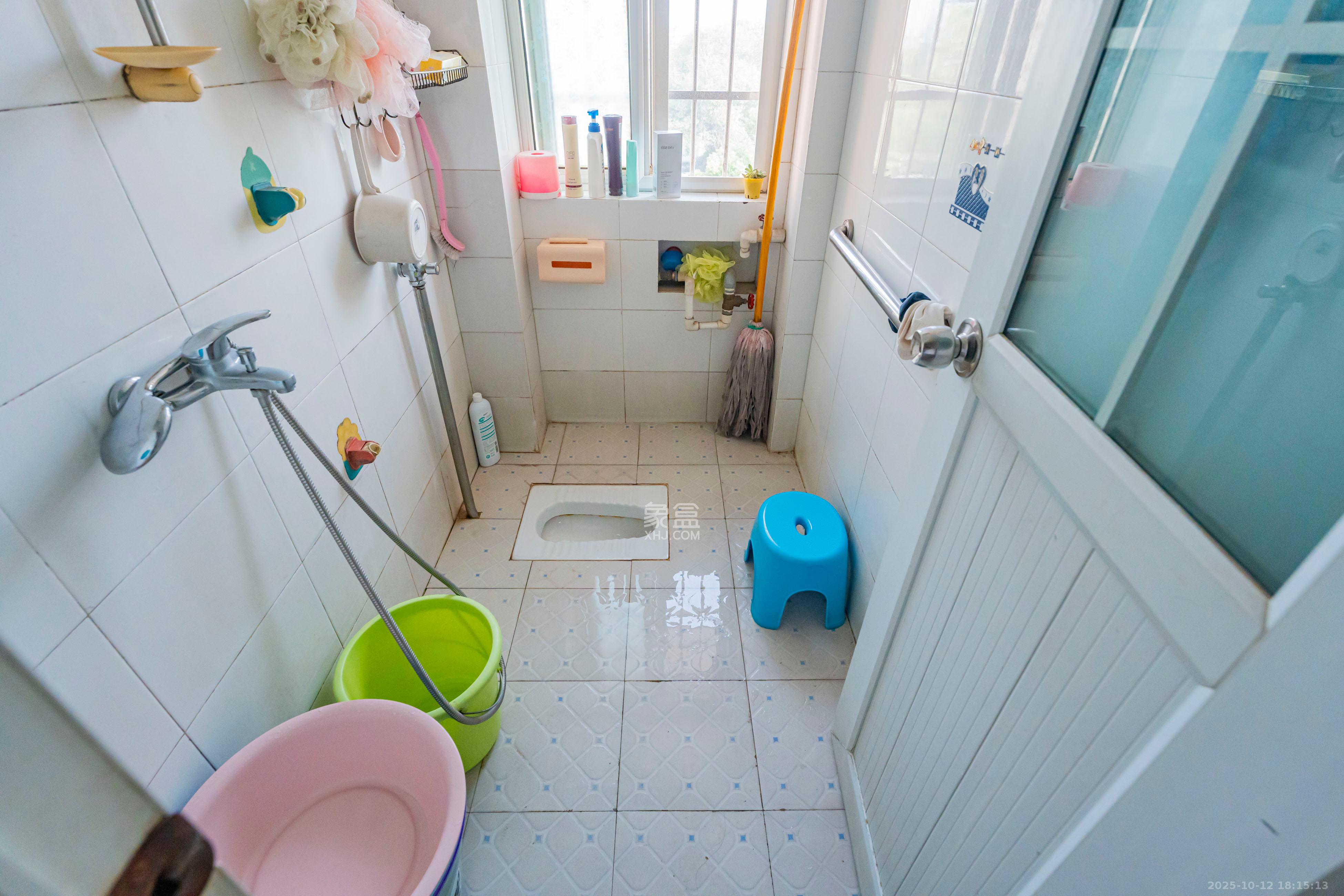 金地园  2室2厅1卫    42.8万 金地园  2室2厅1卫    42.8万卫生间