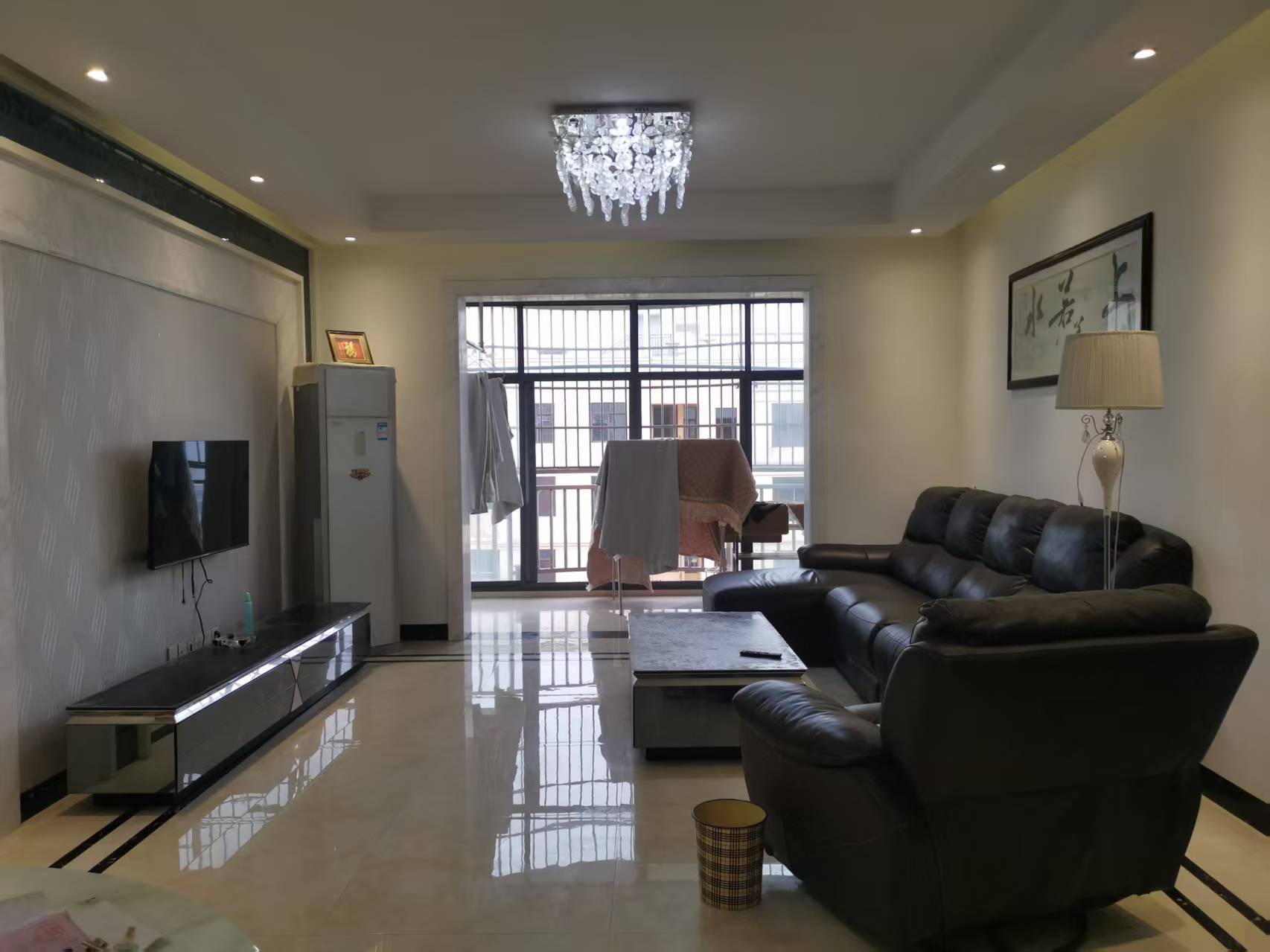 银源春天  3室2厅2卫    1800.0元/月 银源春天  3室2厅2卫    1800.0元/月户型图