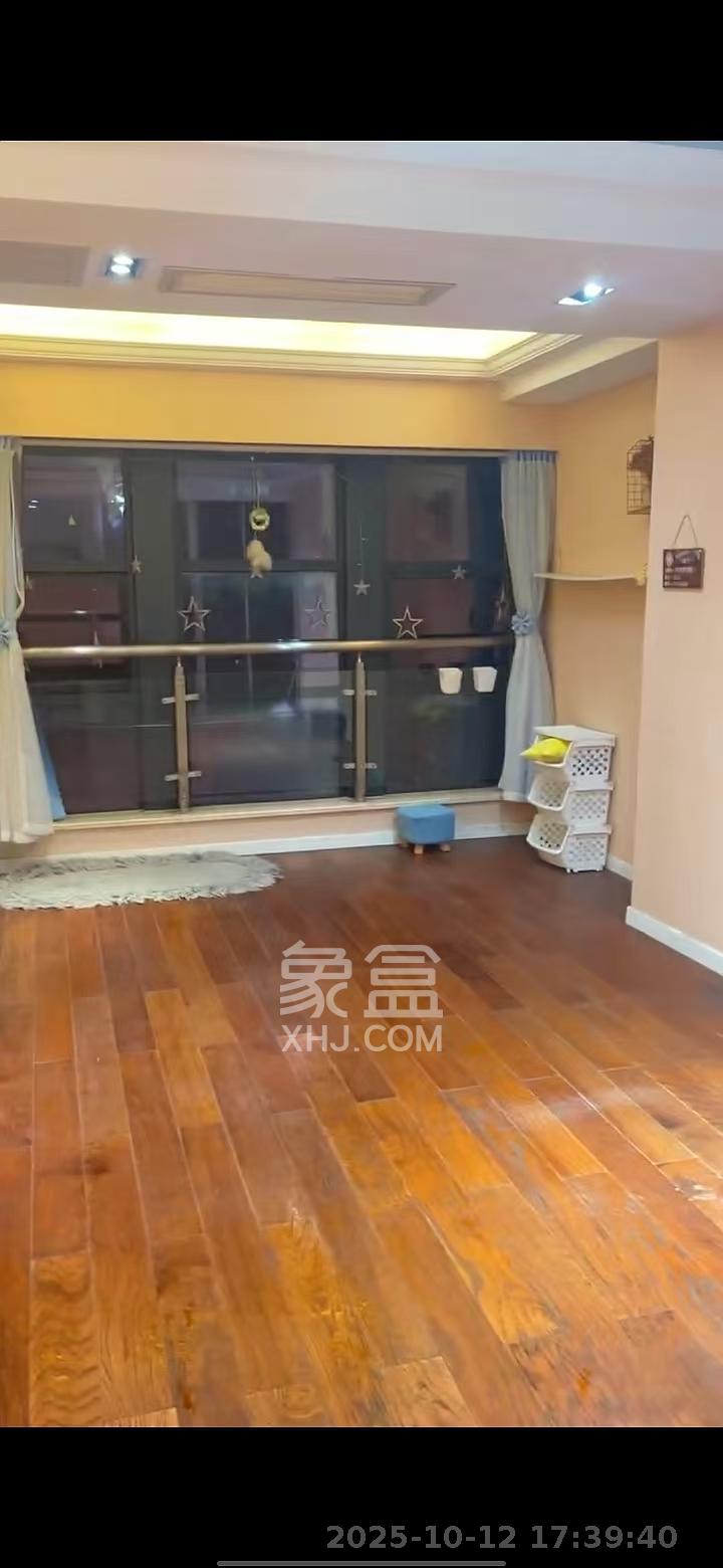 壹号公馆  1室1厅1卫    2300.0元/月室内图