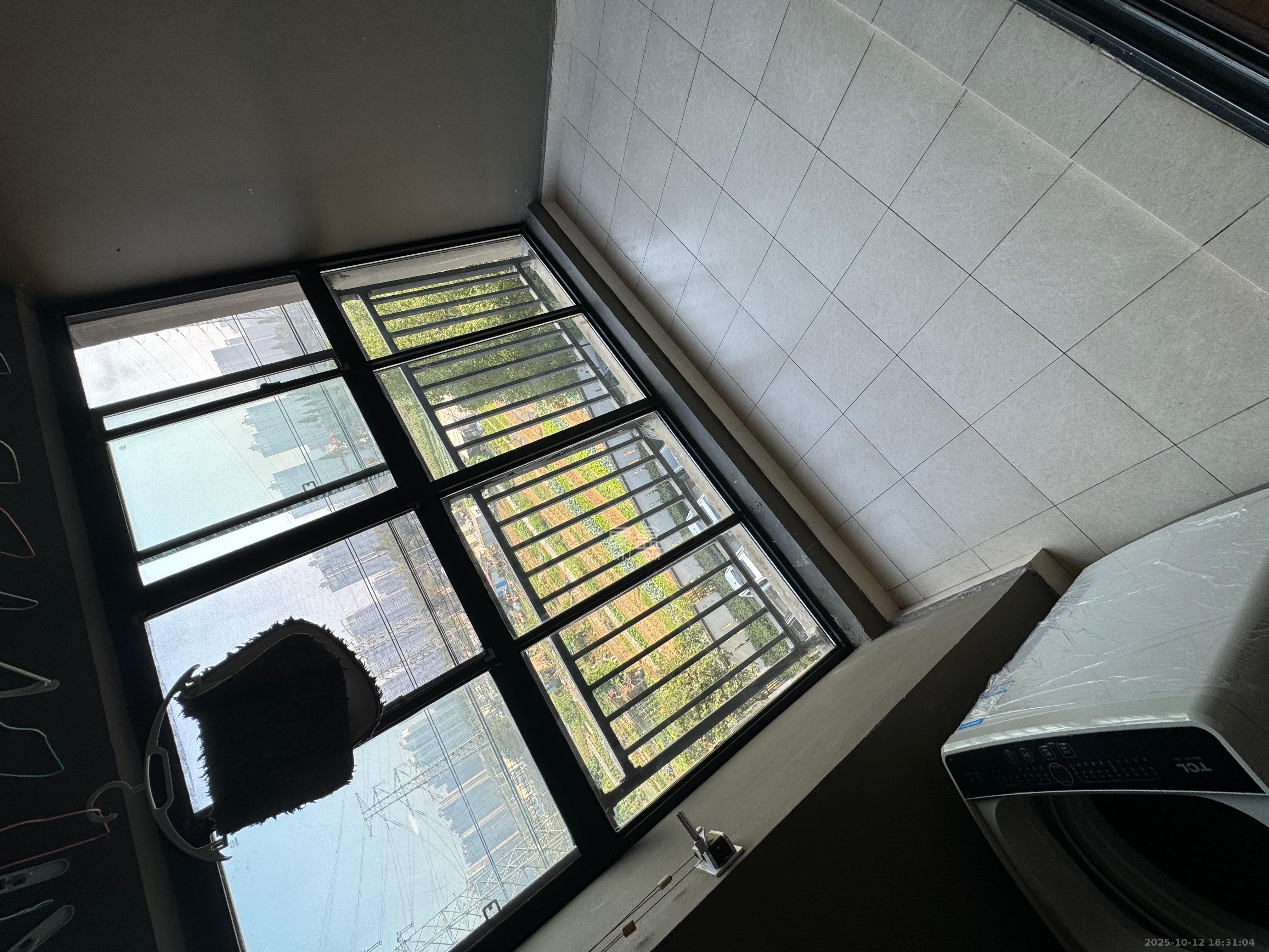 万科城  2室2厅1卫    2200.0元/月室内图